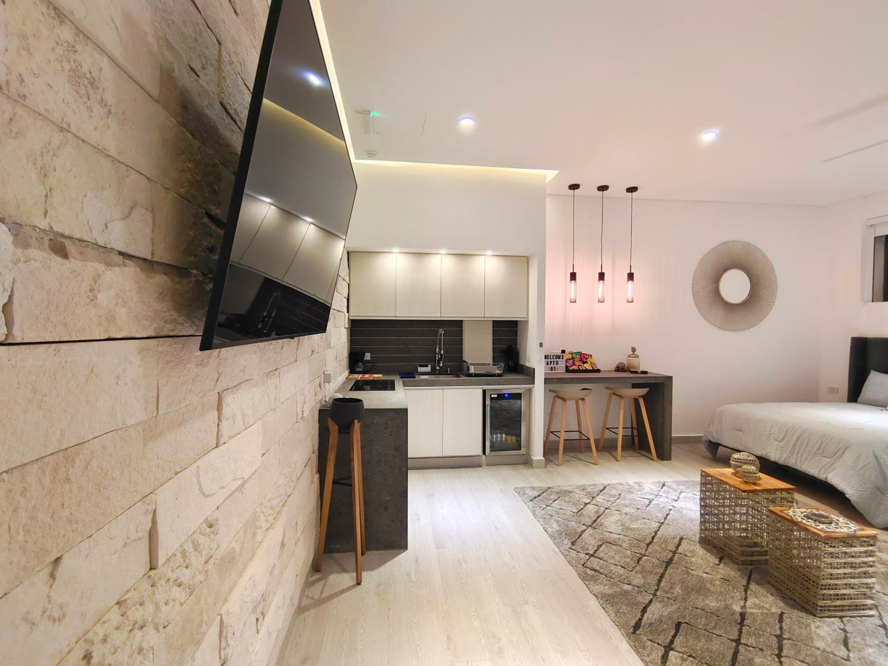 1st Luxury Warehouse — 17