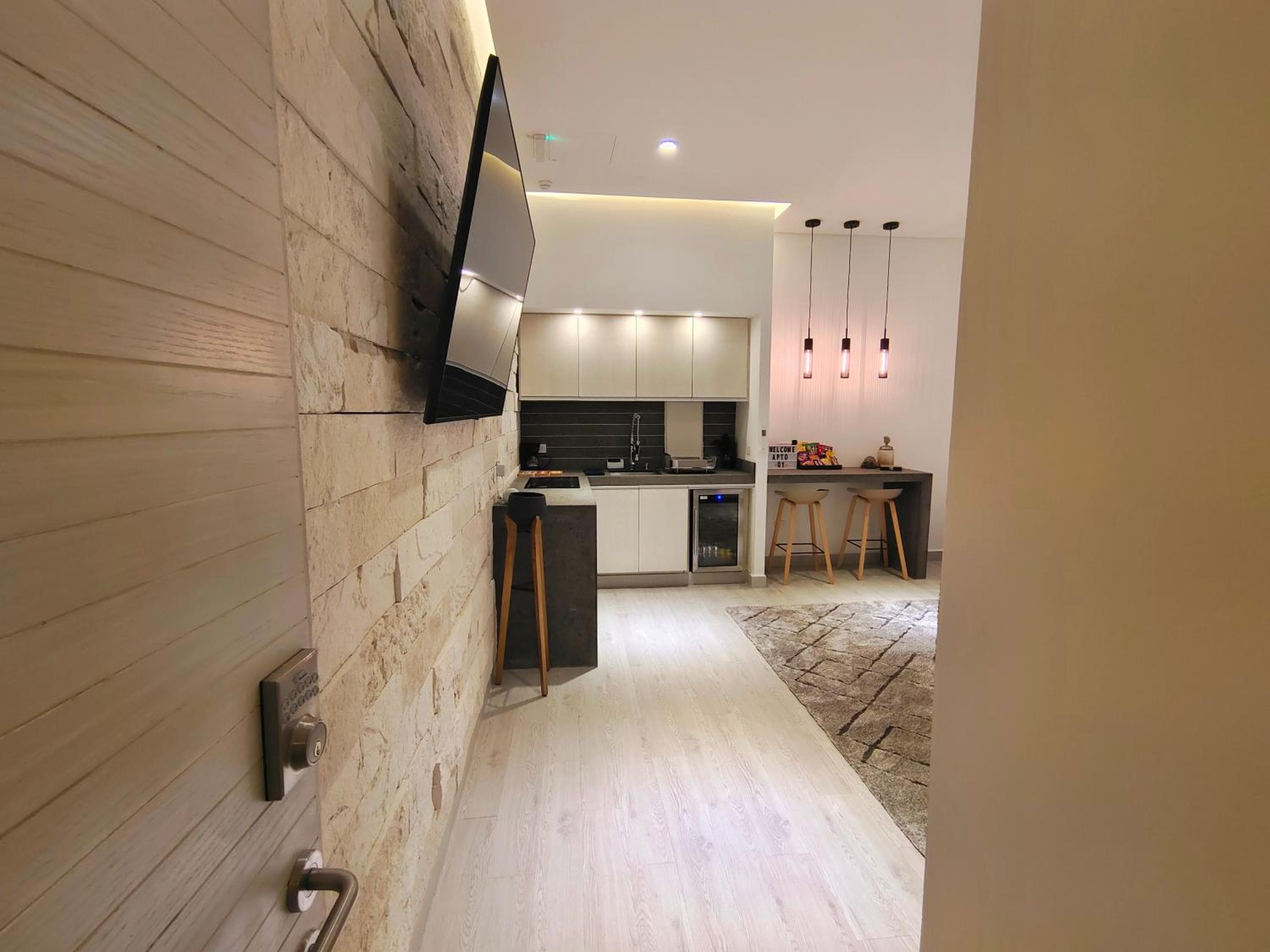 1st Luxury Warehouse — 18
