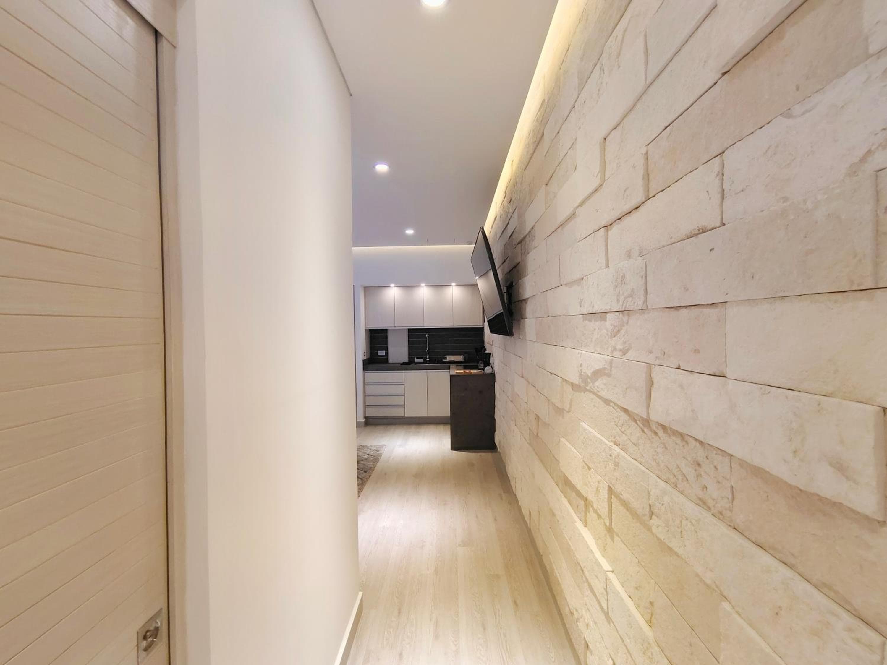 1st Luxury Warehouse — 6