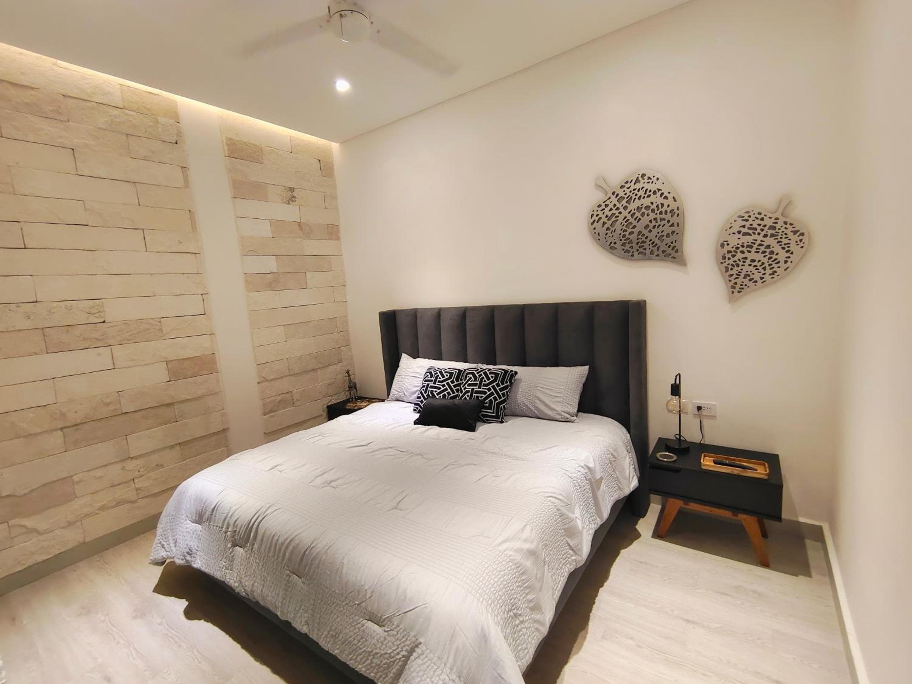 1st Luxury Warehouse — 3