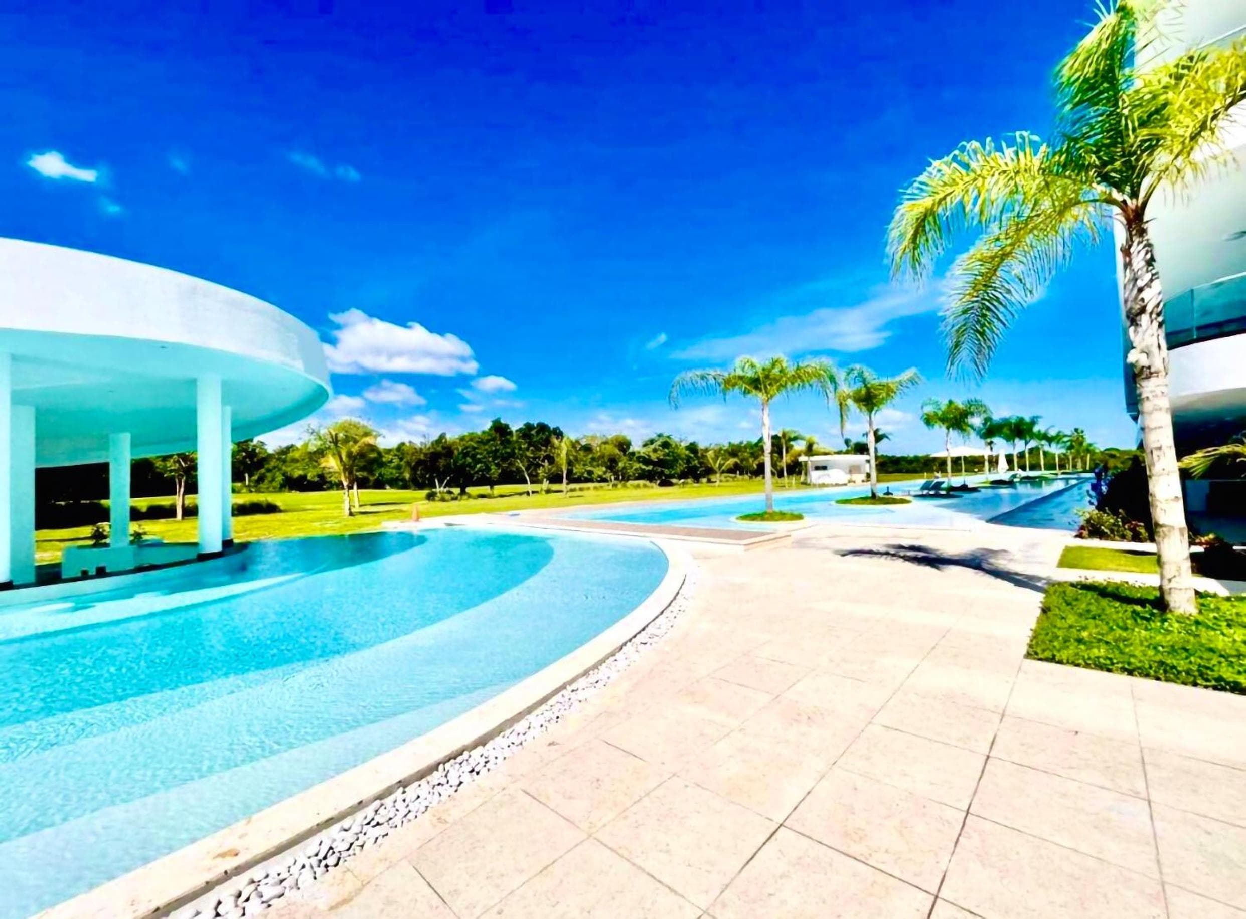 Appartamento di lusso con vista sulla piscina e sul golf — 24