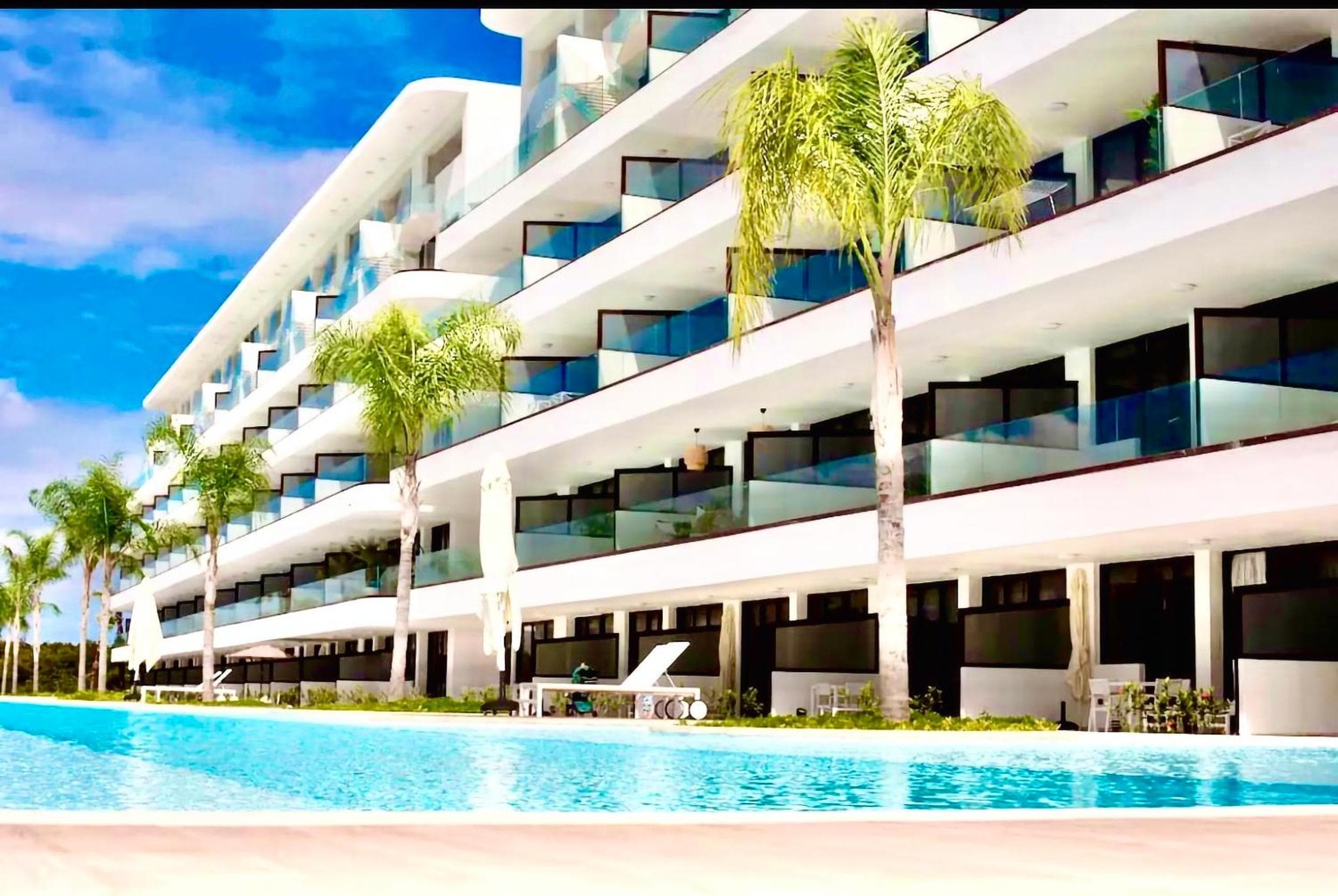 Appartamento di lusso con vista sulla piscina e sul golf — 25