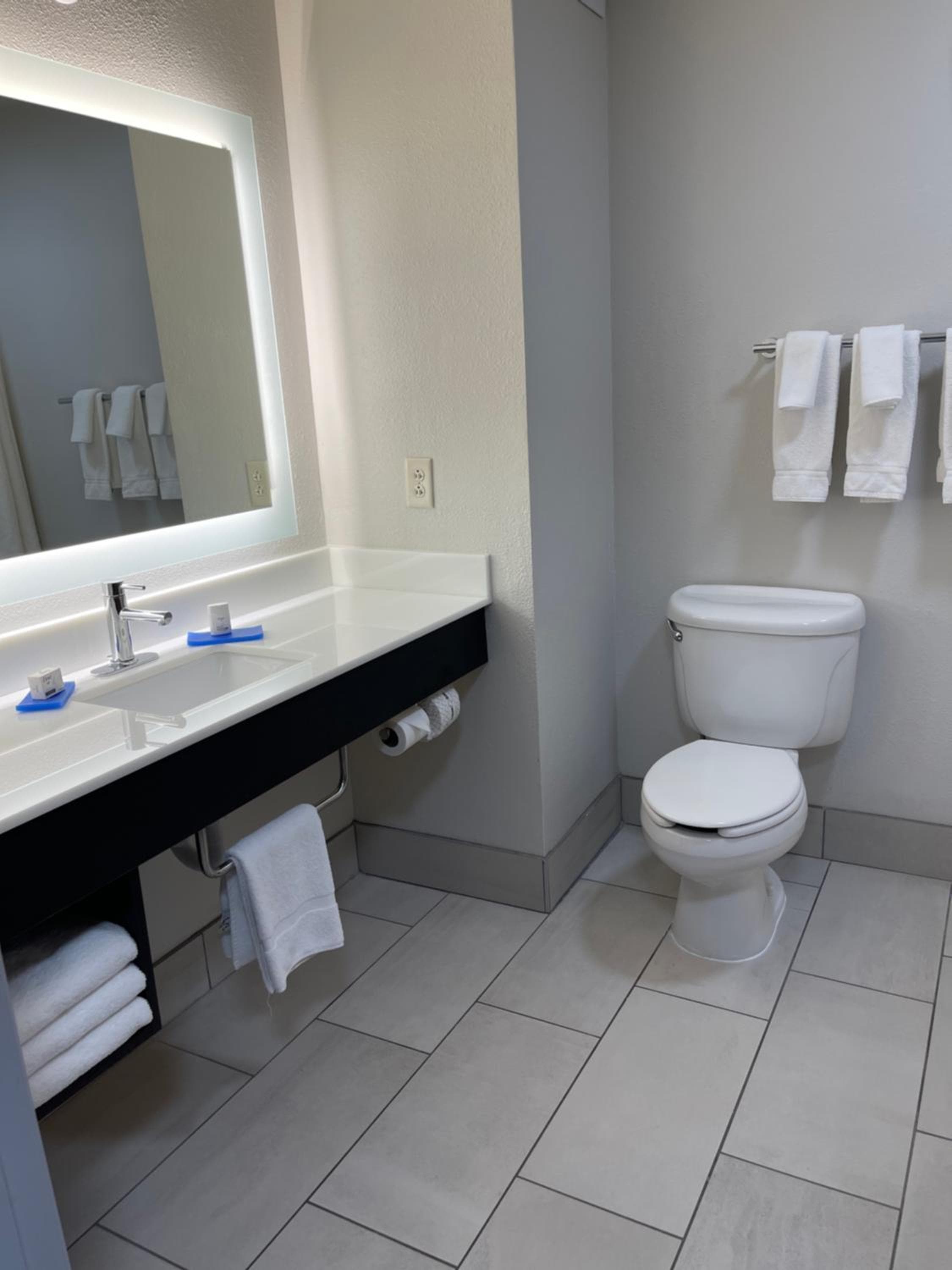 Holiday Inn Express Hotel & Suites Las Vegas NM by IHG — 14
