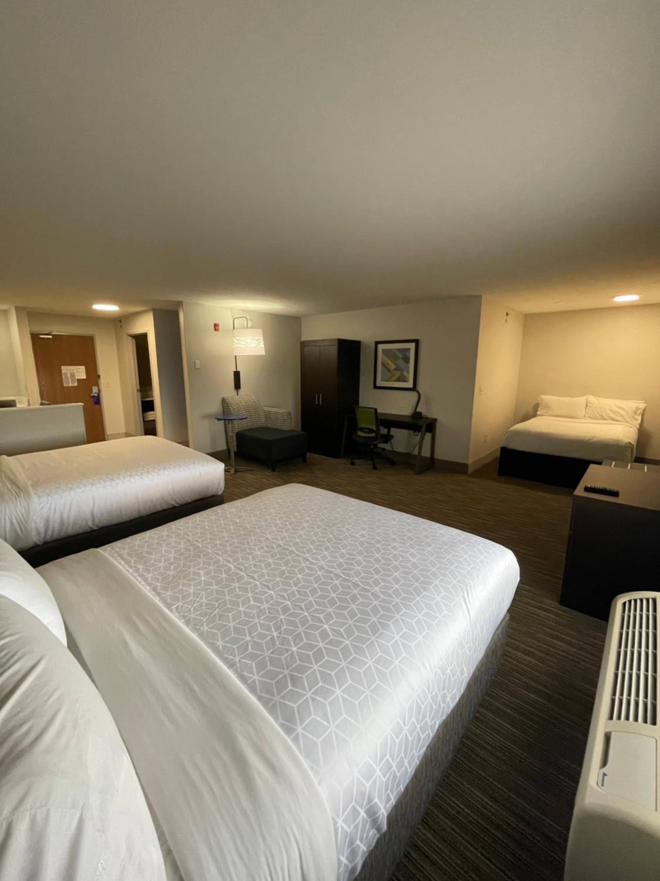 Holiday Inn Express Hotel & Suites Las Vegas NM by IHG — 9
