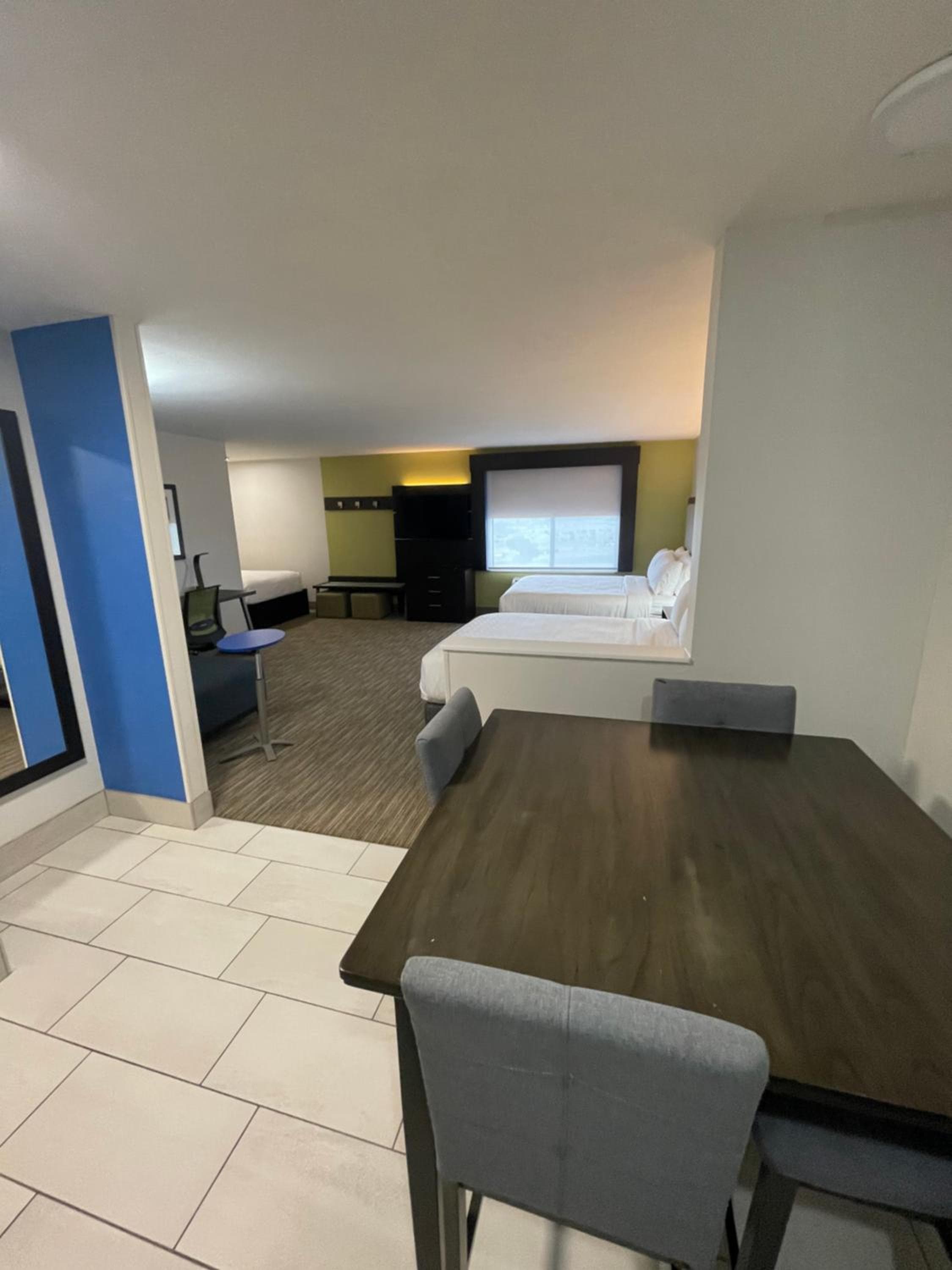 Holiday Inn Express Hotel & Suites Las Vegas NM by IHG — 10