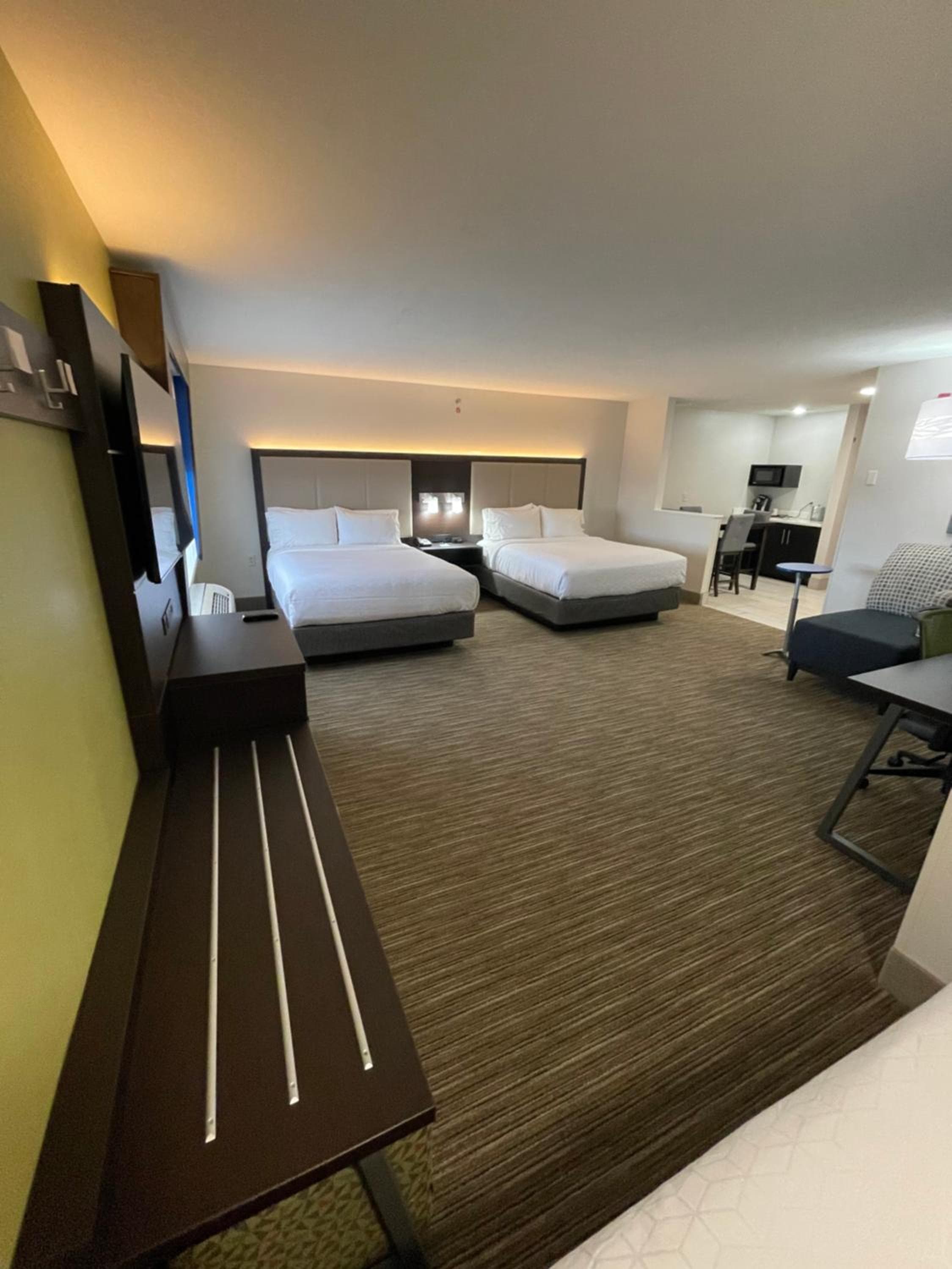 Holiday Inn Express Hotel & Suites Las Vegas NM by IHG — 11
