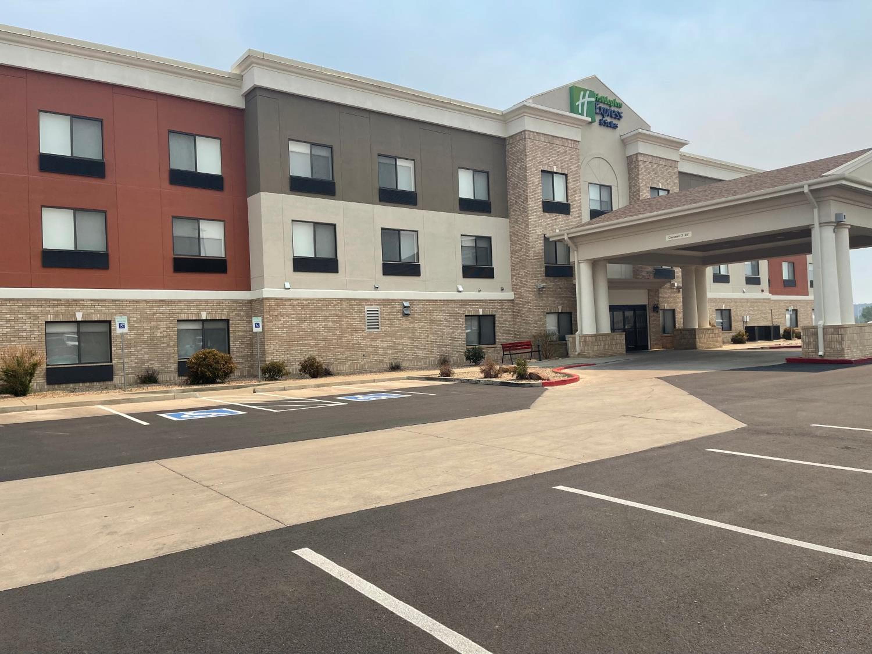 Holiday Inn Express Hotel & Suites Las Vegas NM by IHG — 2