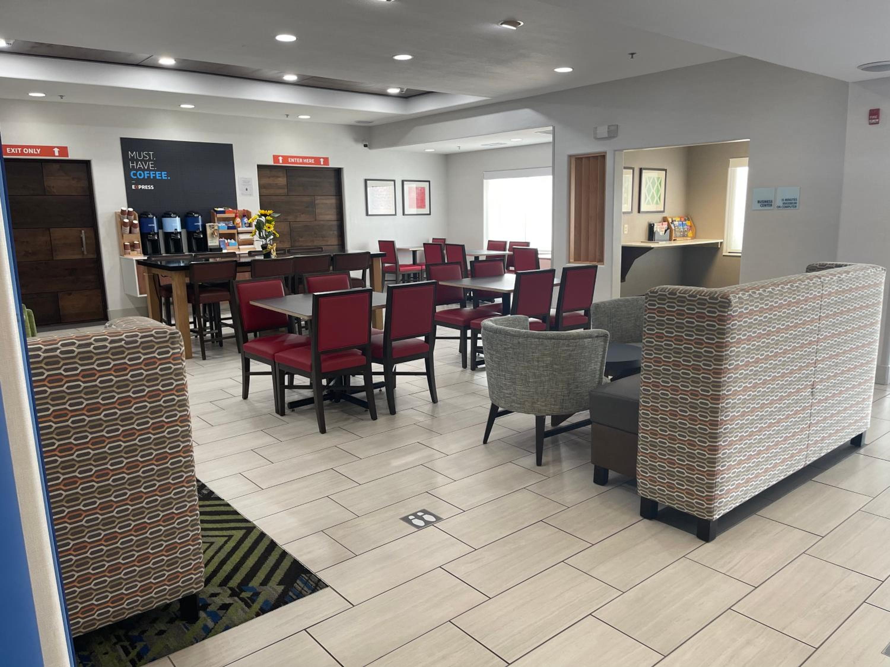 Holiday Inn Express Hotel & Suites Las Vegas NM by IHG — 4