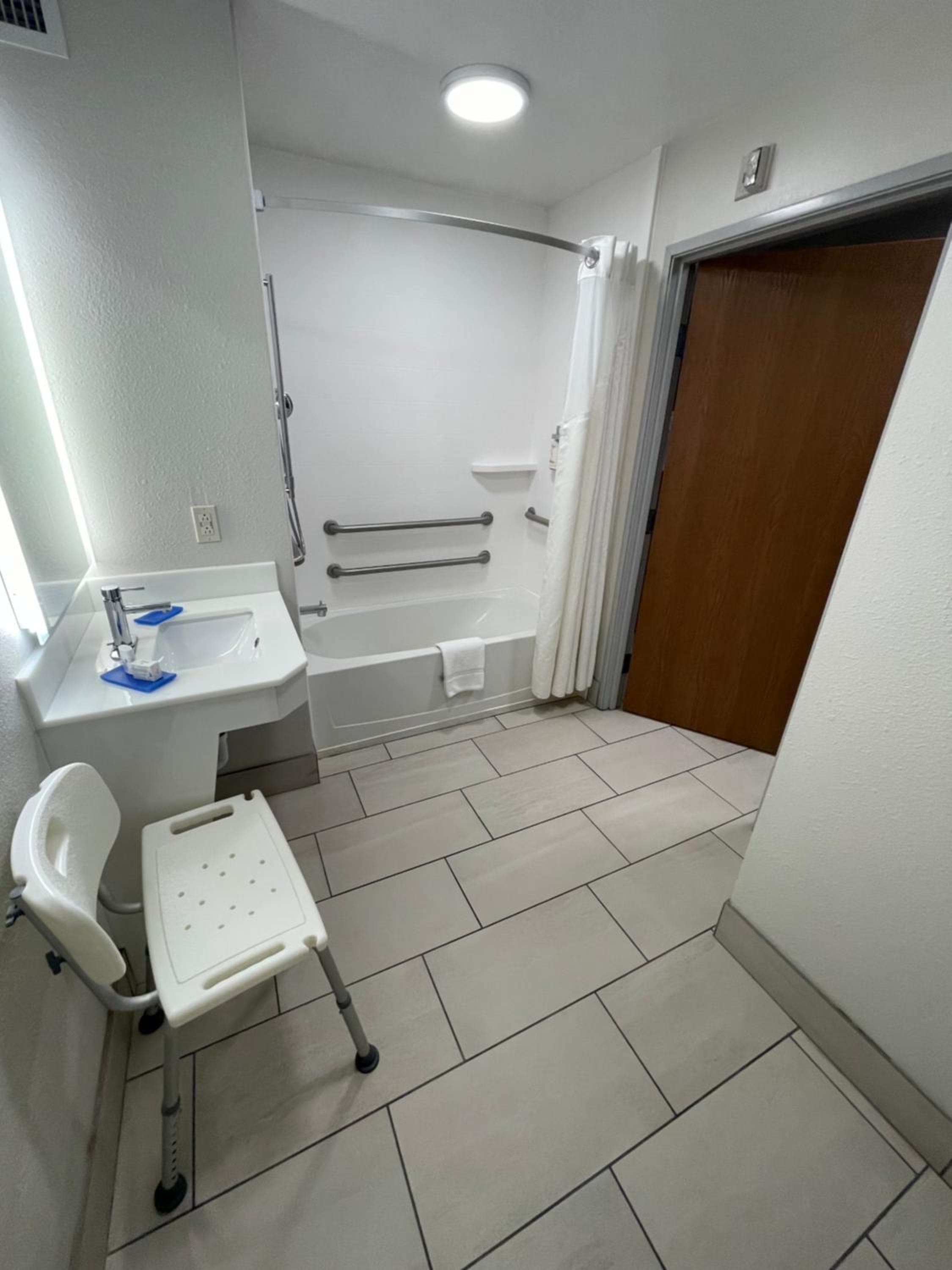 Holiday Inn Express Hotel & Suites Las Vegas NM by IHG — 3