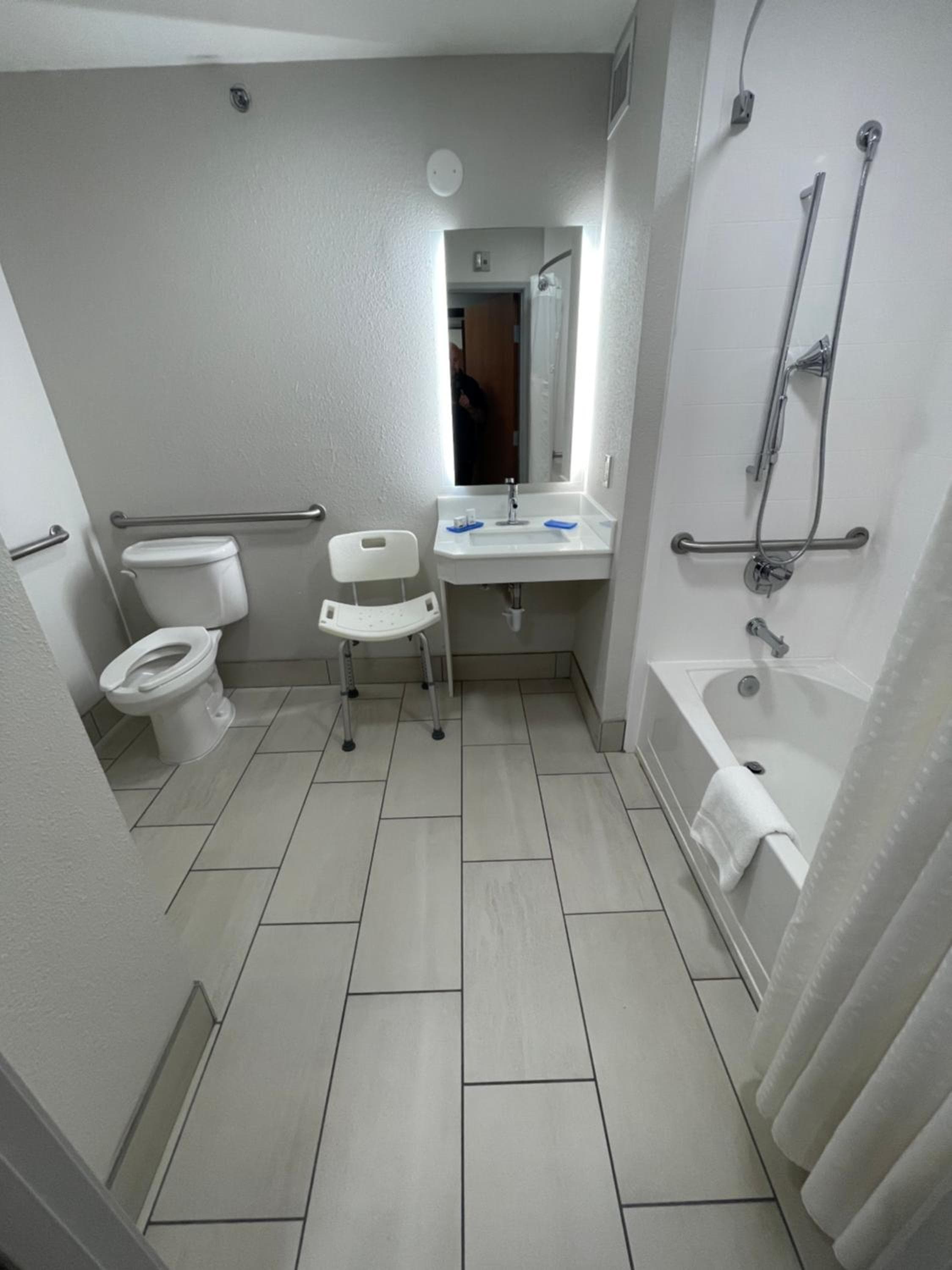 Holiday Inn Express Hotel & Suites Las Vegas NM by IHG — 6