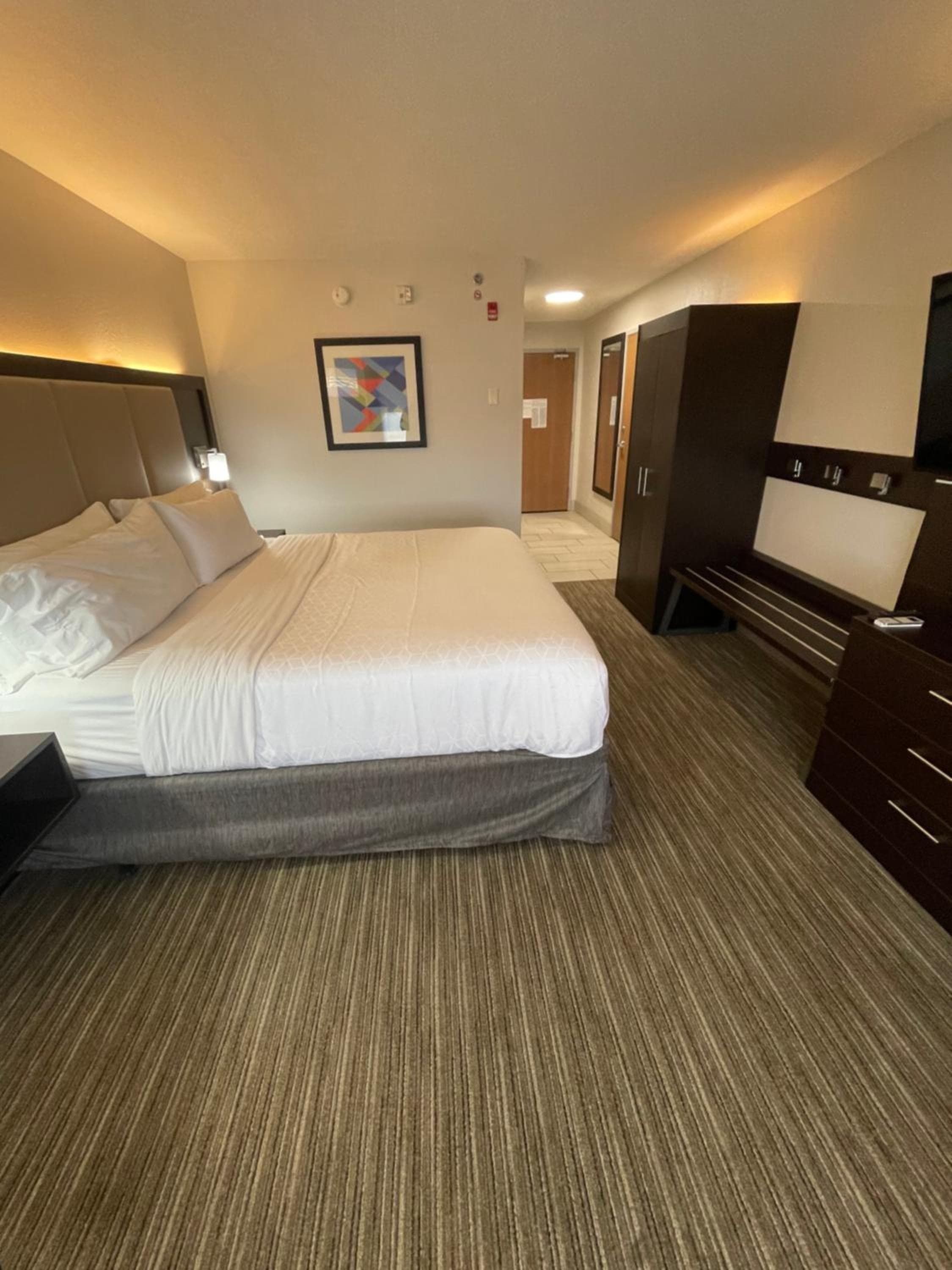Holiday Inn Express Hotel & Suites Las Vegas NM by IHG — 7
