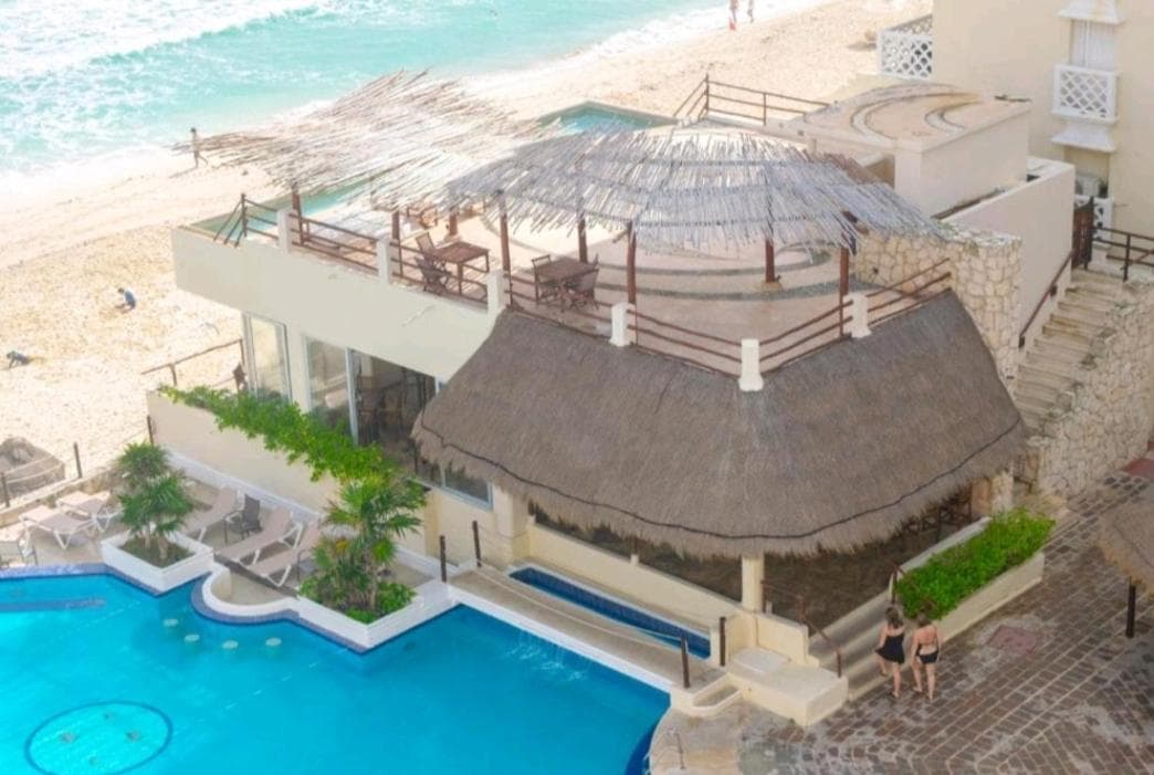 Cancun Plaza Condo Ocean front — 3