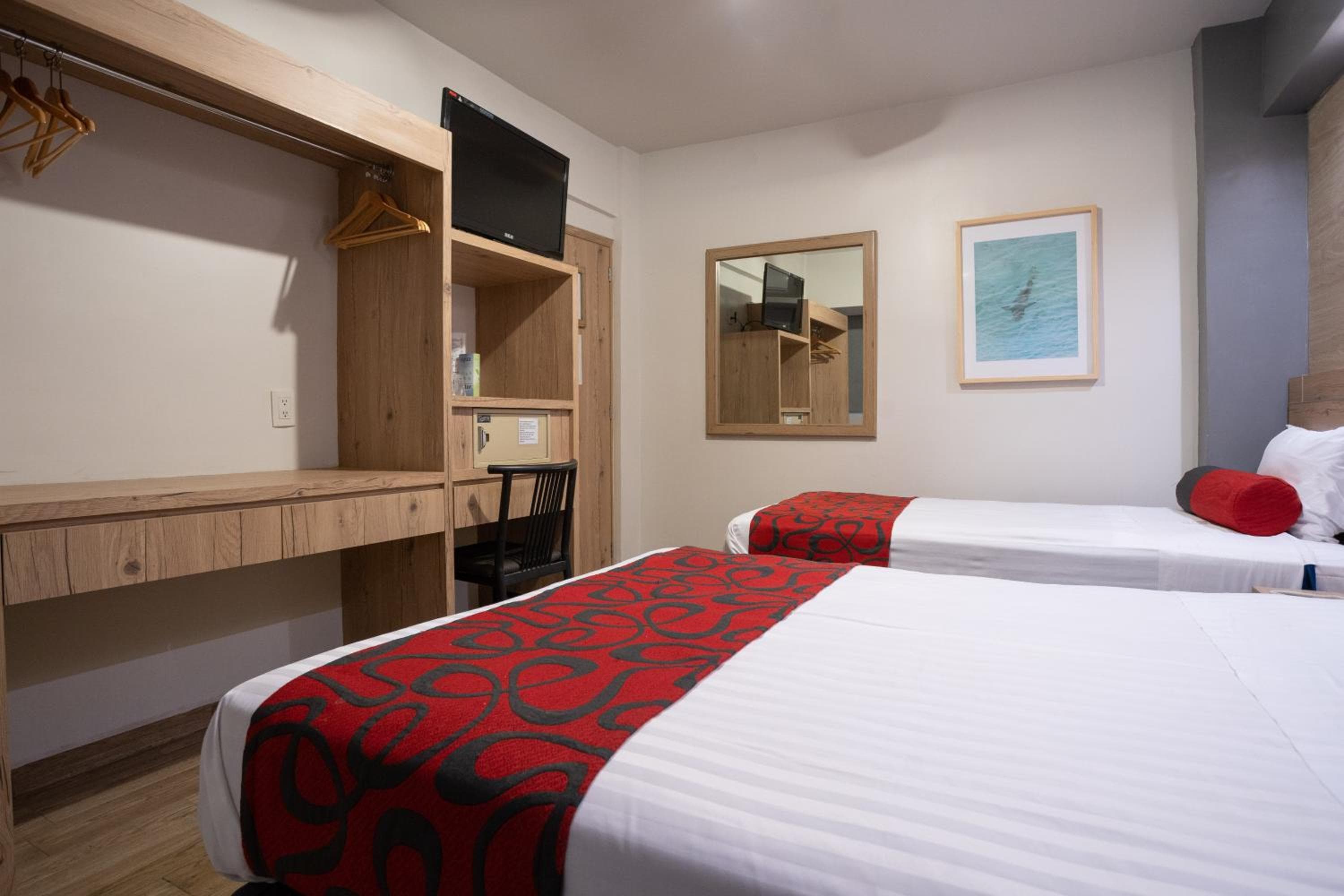 Hotel Roble — 2