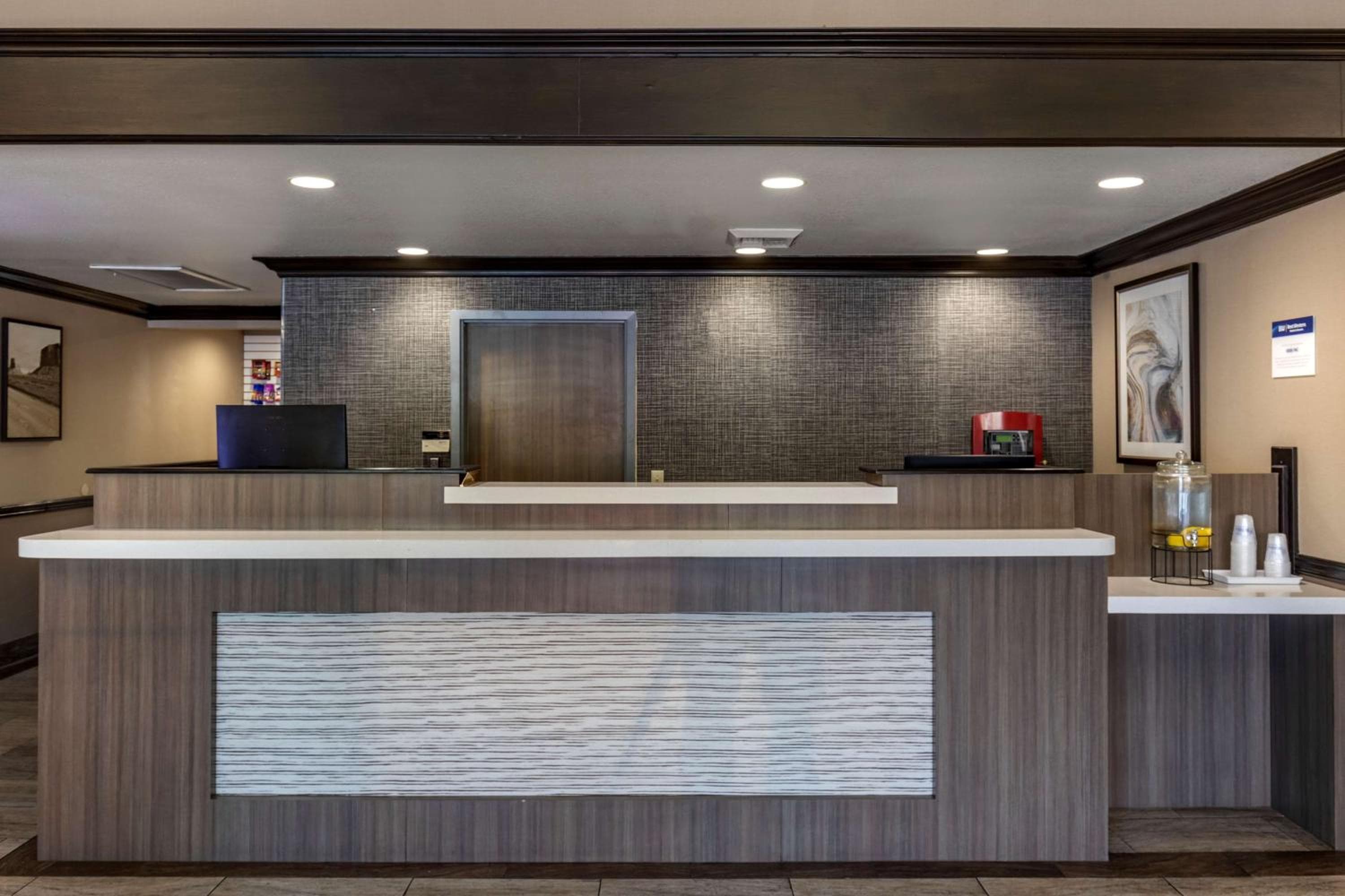Best Western Plus Las Vegas West — 4
