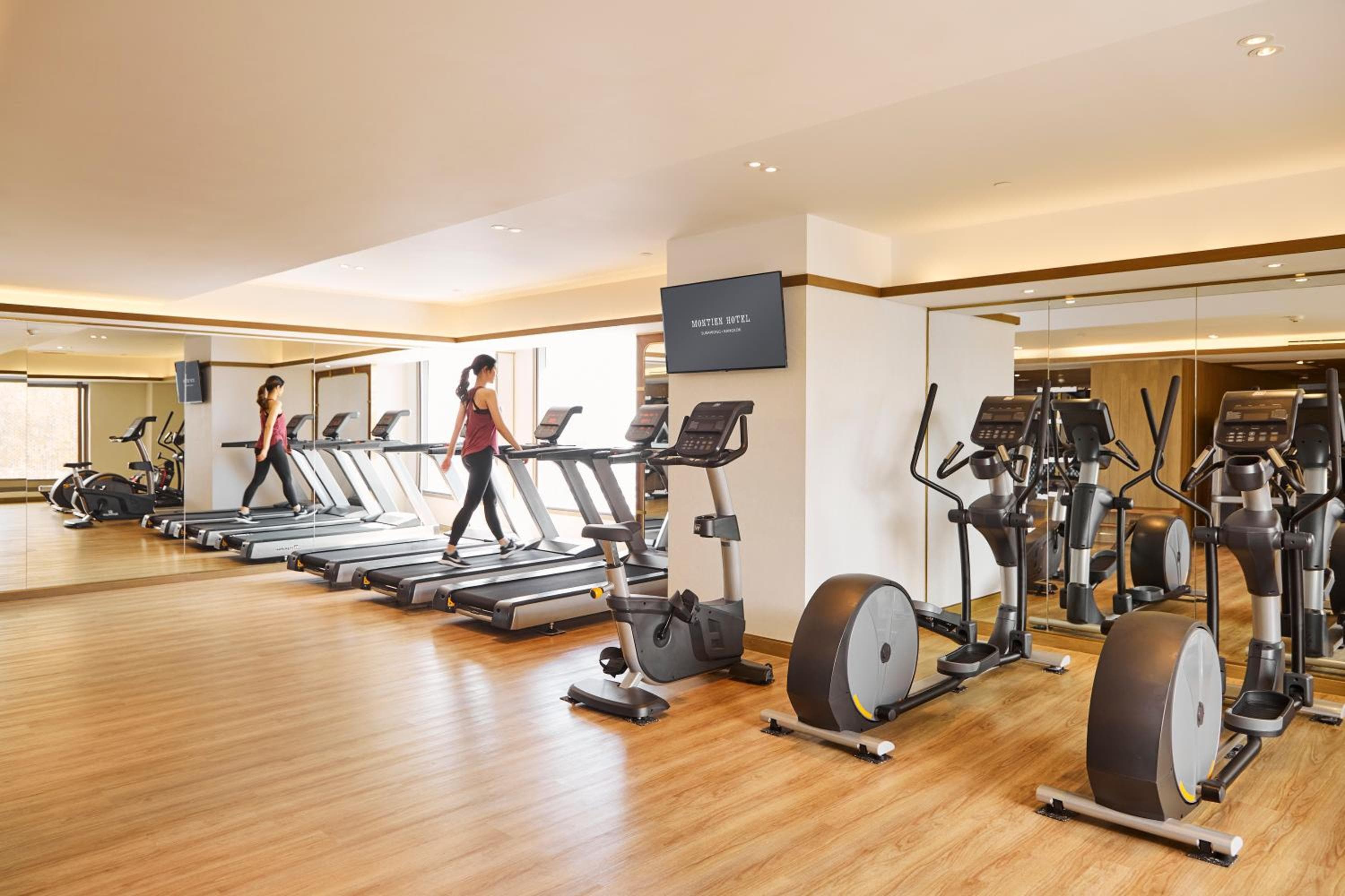 Montien Hotel Surawong Bangkok — 18