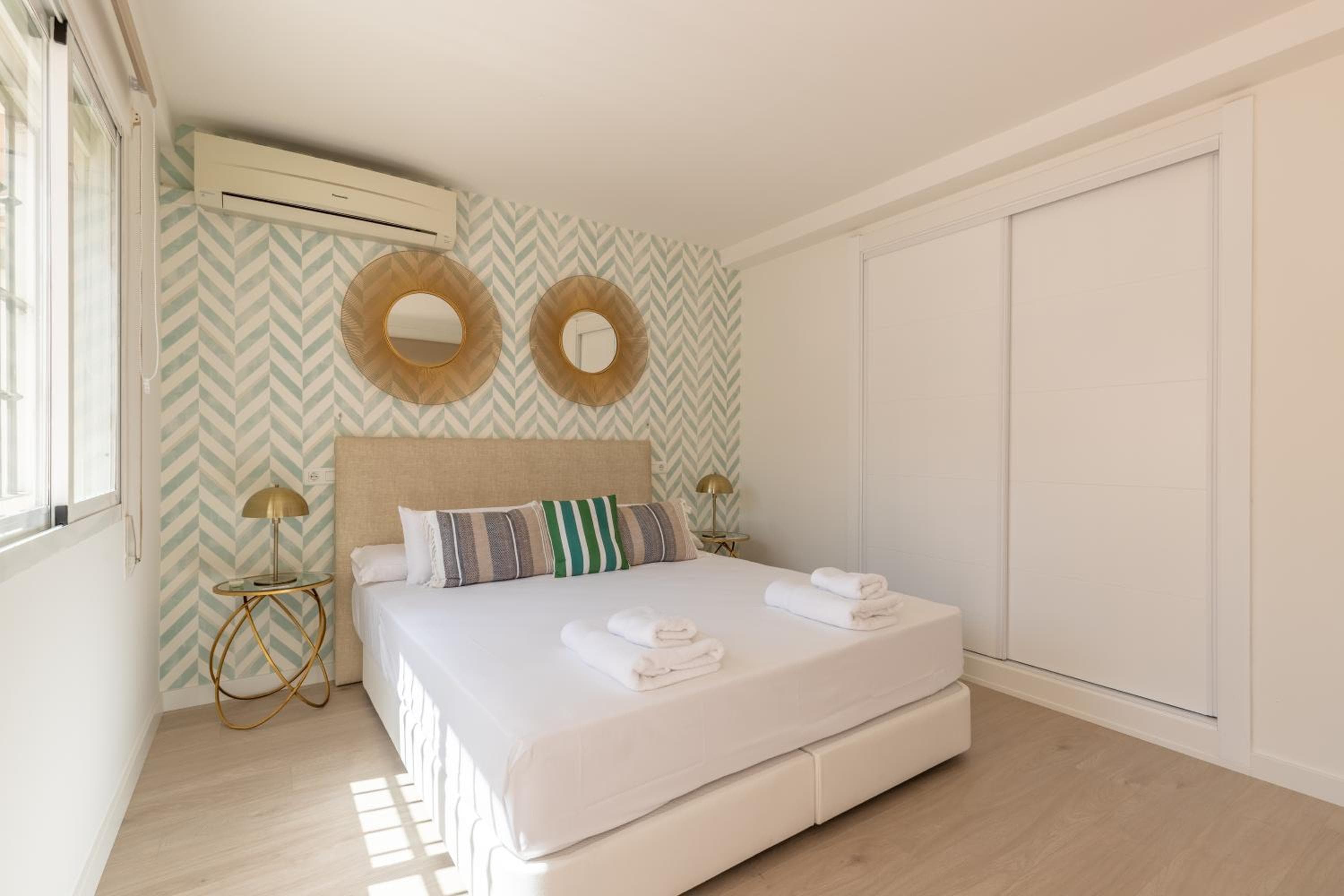 Thyssen Boutique Apartments di Caleta Homes — 10