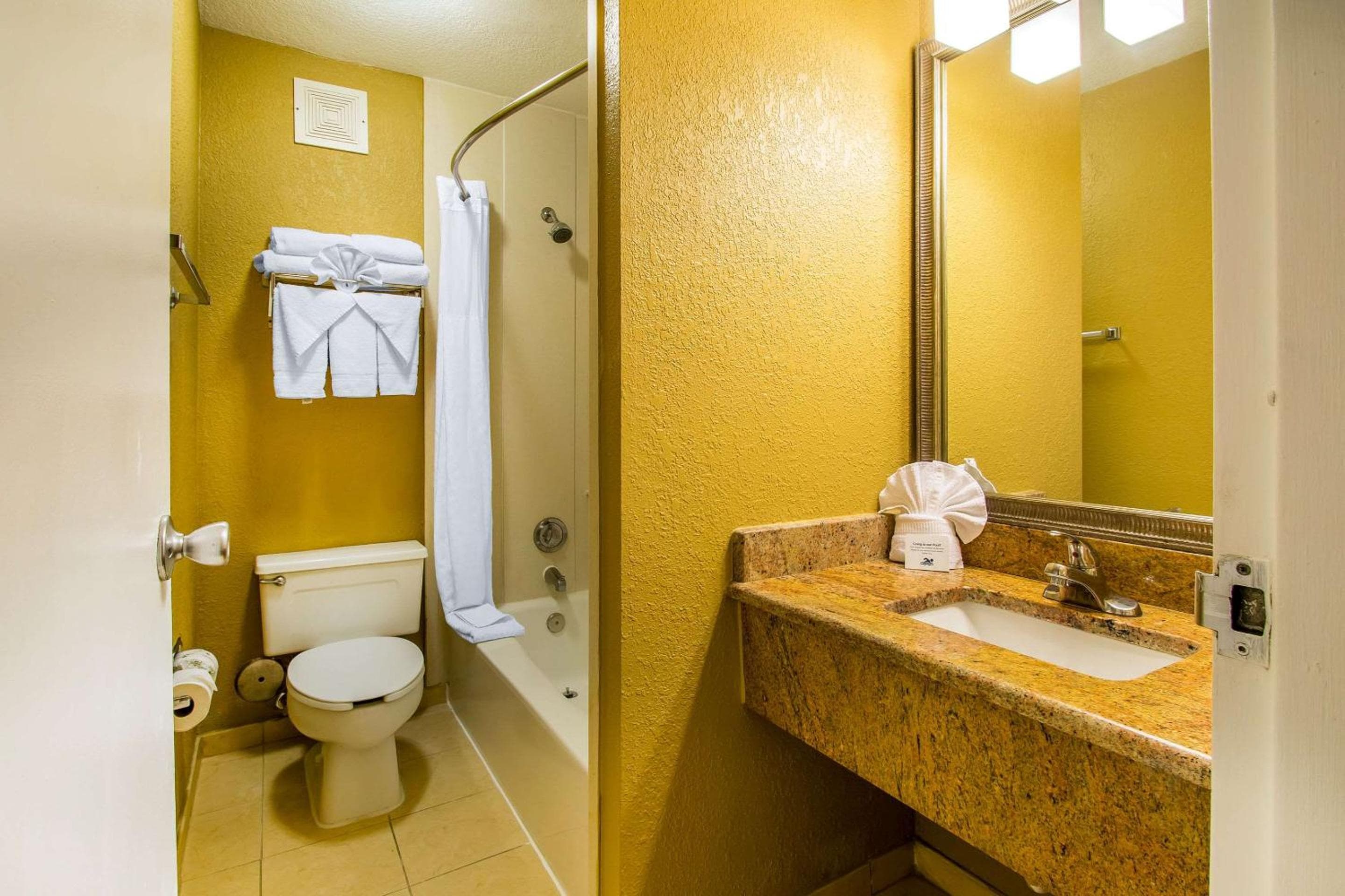 Comfort Inn & Suites Kissimmee by the Parks — 14