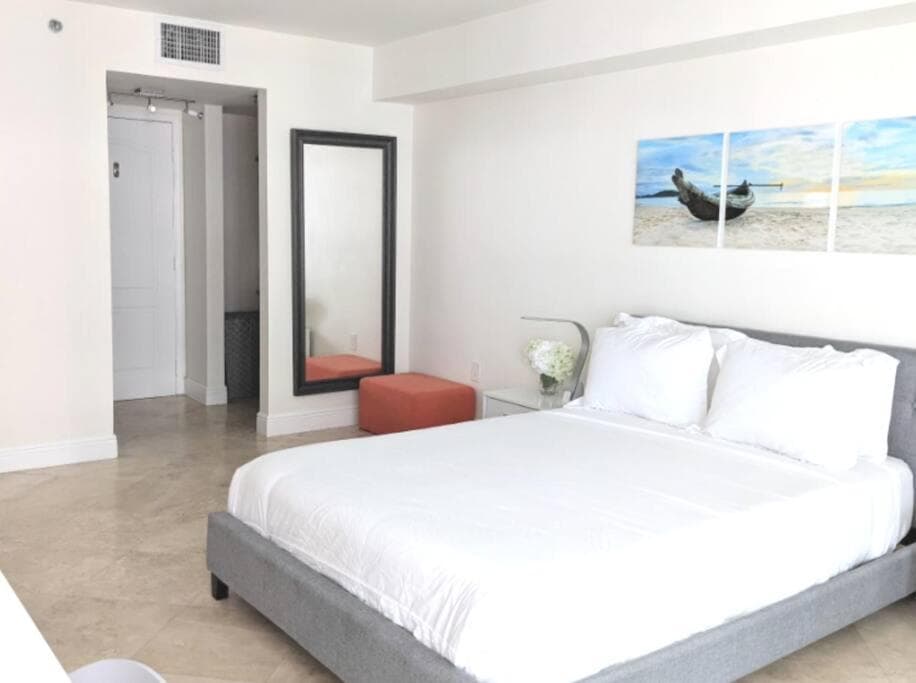 Vollständig renoviertes Einzimmerapartment im The Club — 24