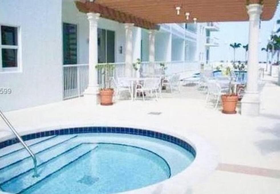 Vollständig renoviertes Einzimmerapartment im The Club — 7