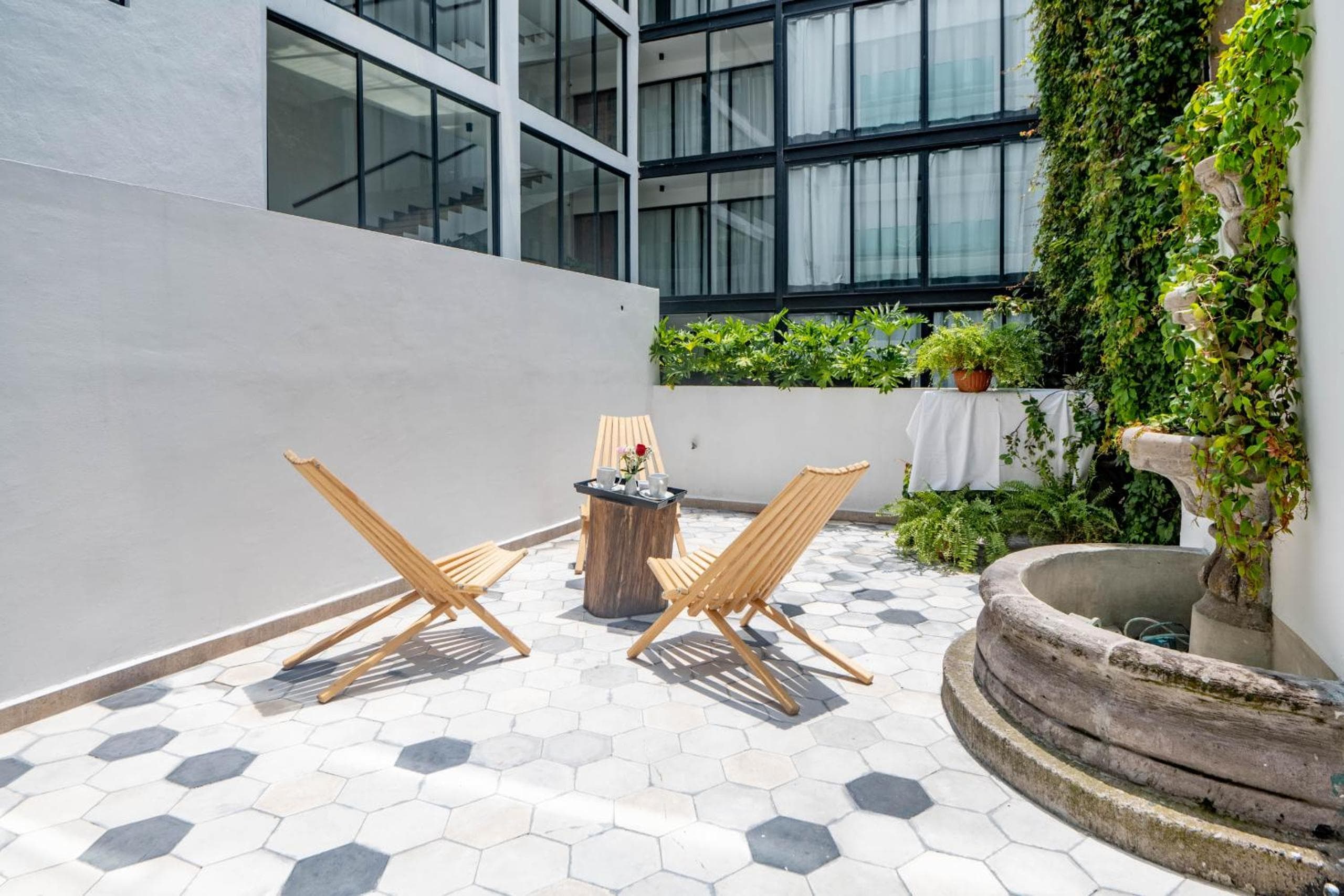 HOTEL LUCA — 18
