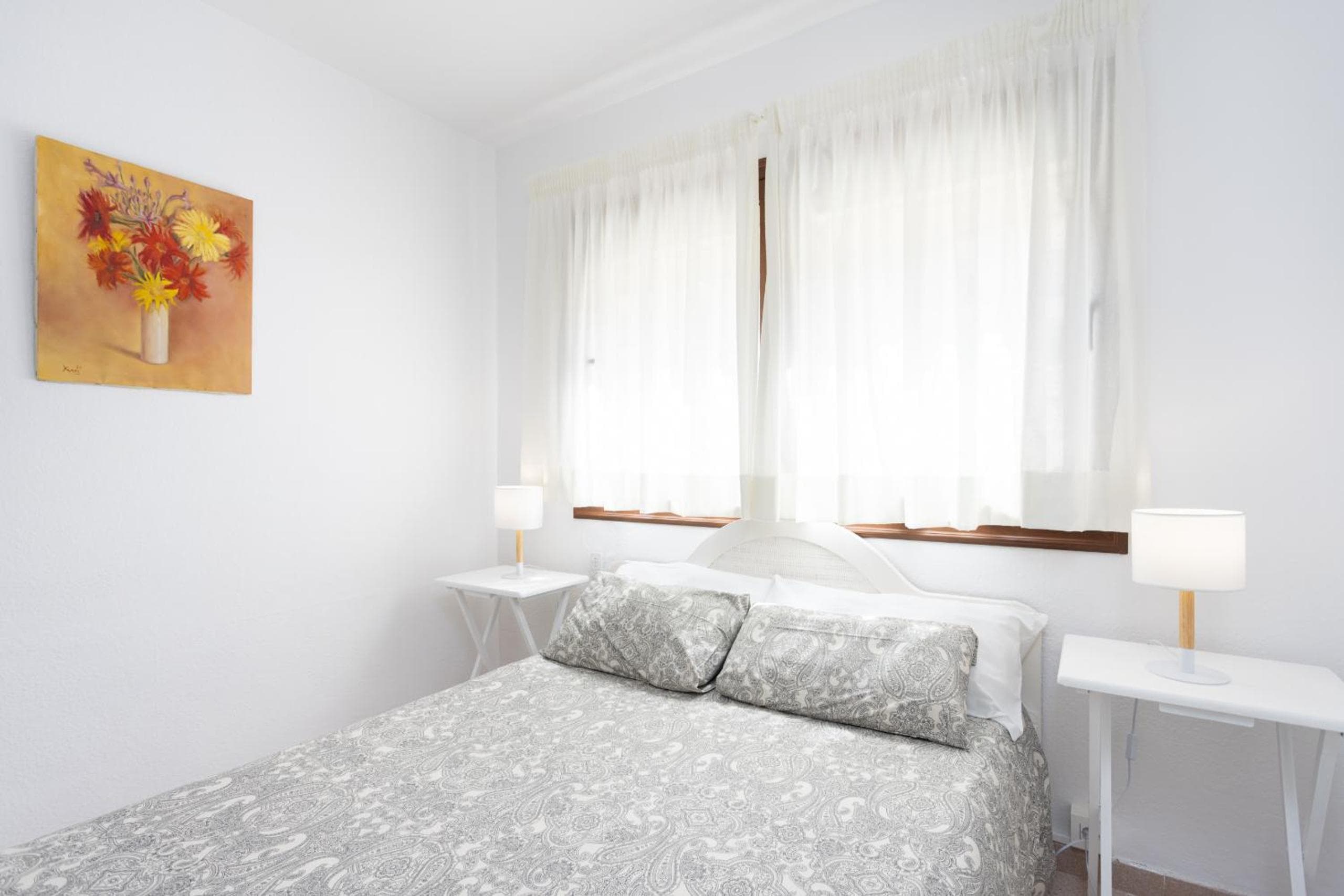 Close to Playa las Vistas with pool and parking — 2