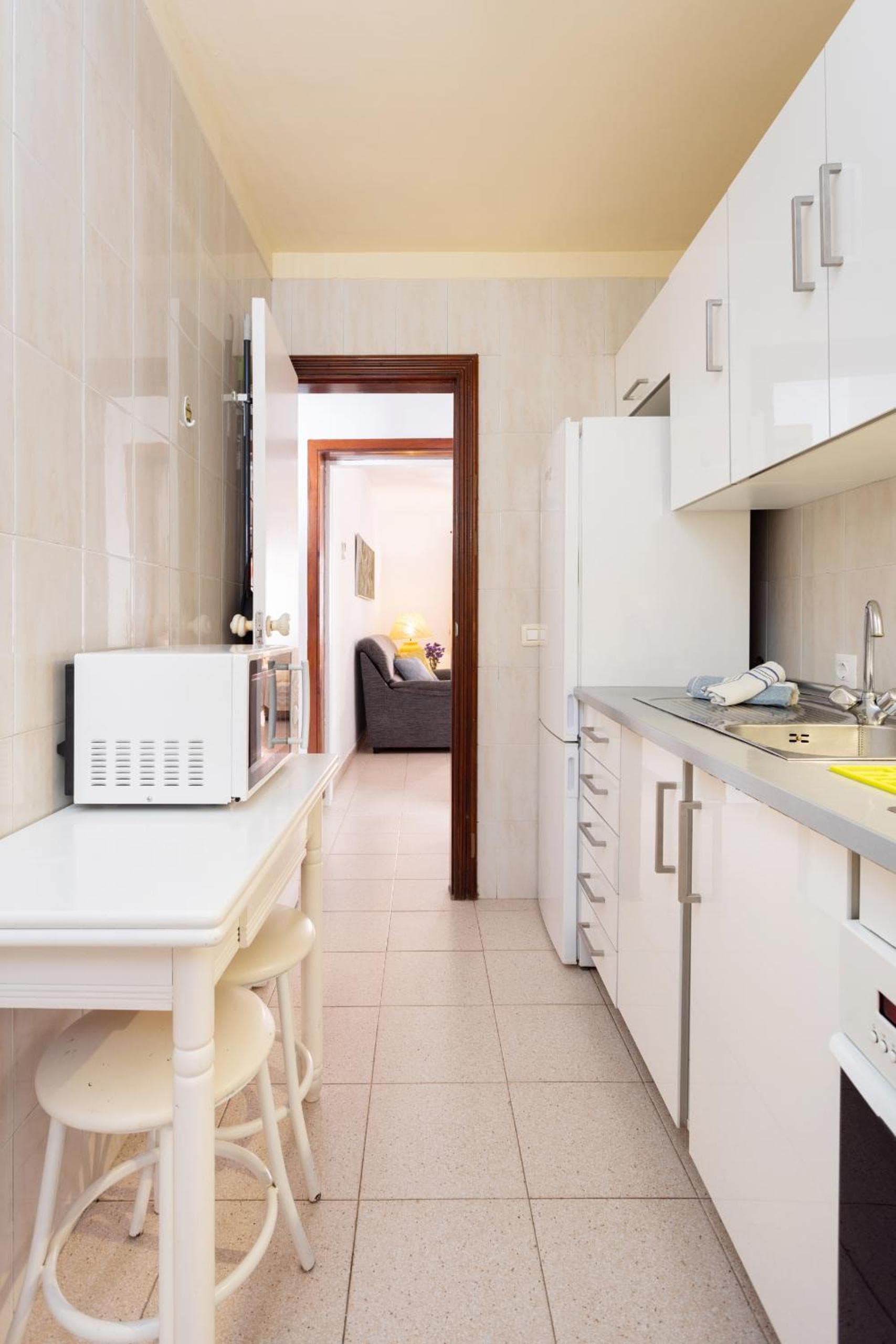 Close to Playa las Vistas with pool and parking — 4