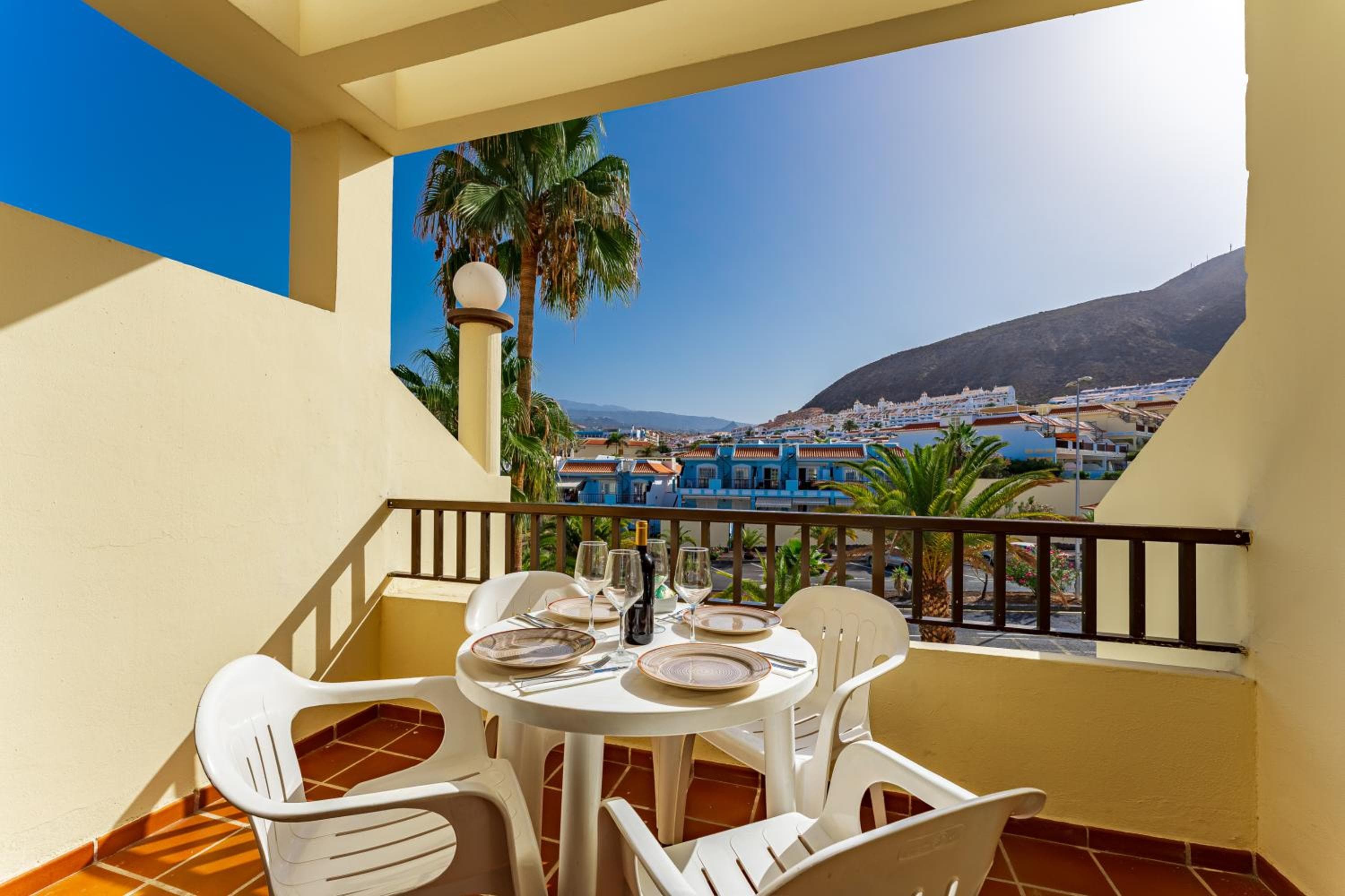 Klayman Olivina Aparthotel — 1