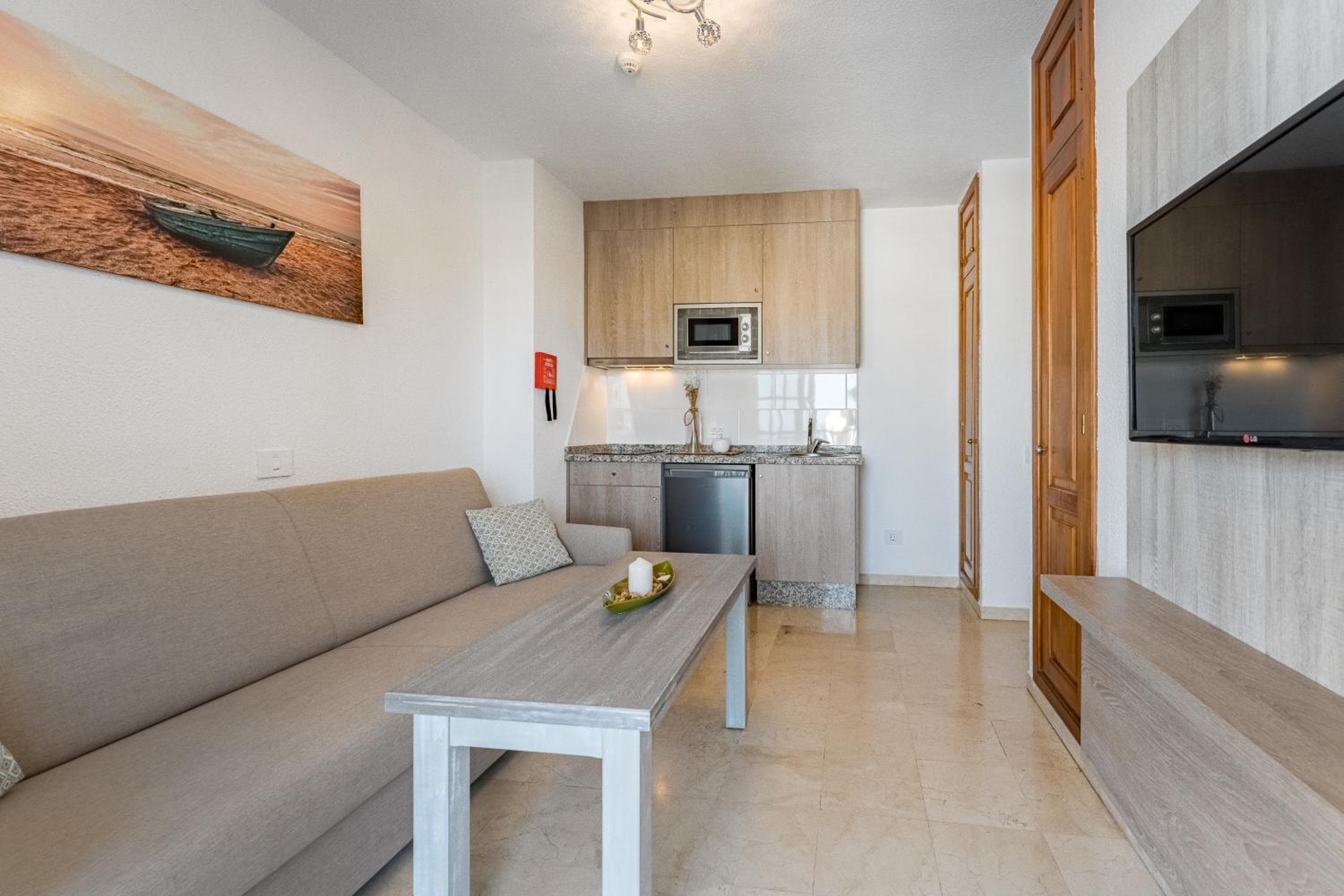 Klayman Olivina Aparthotel — 2