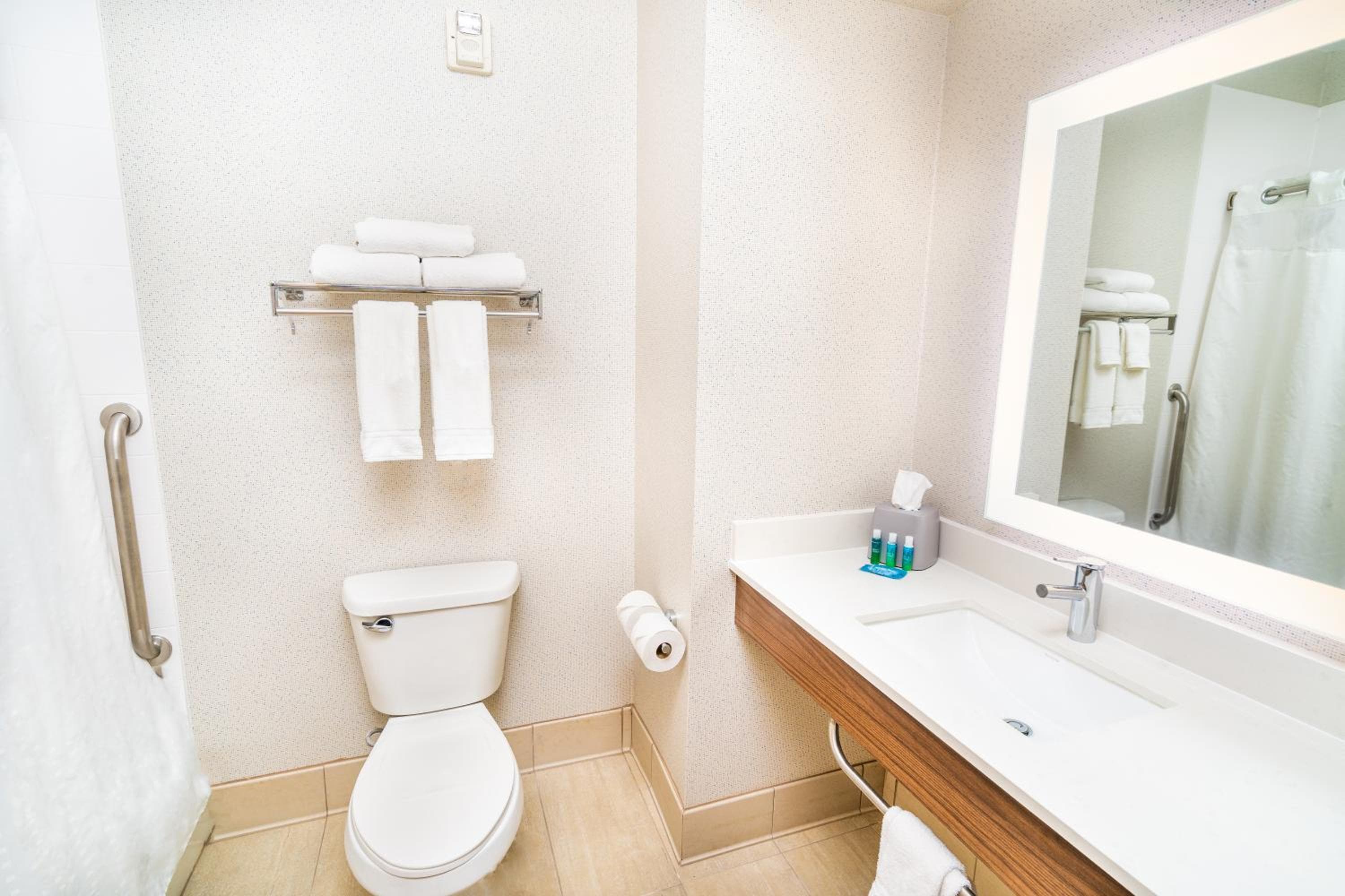 Holiday Inn Express & Suites Las Vegas SW Springvalley, un hotel IHG — 6