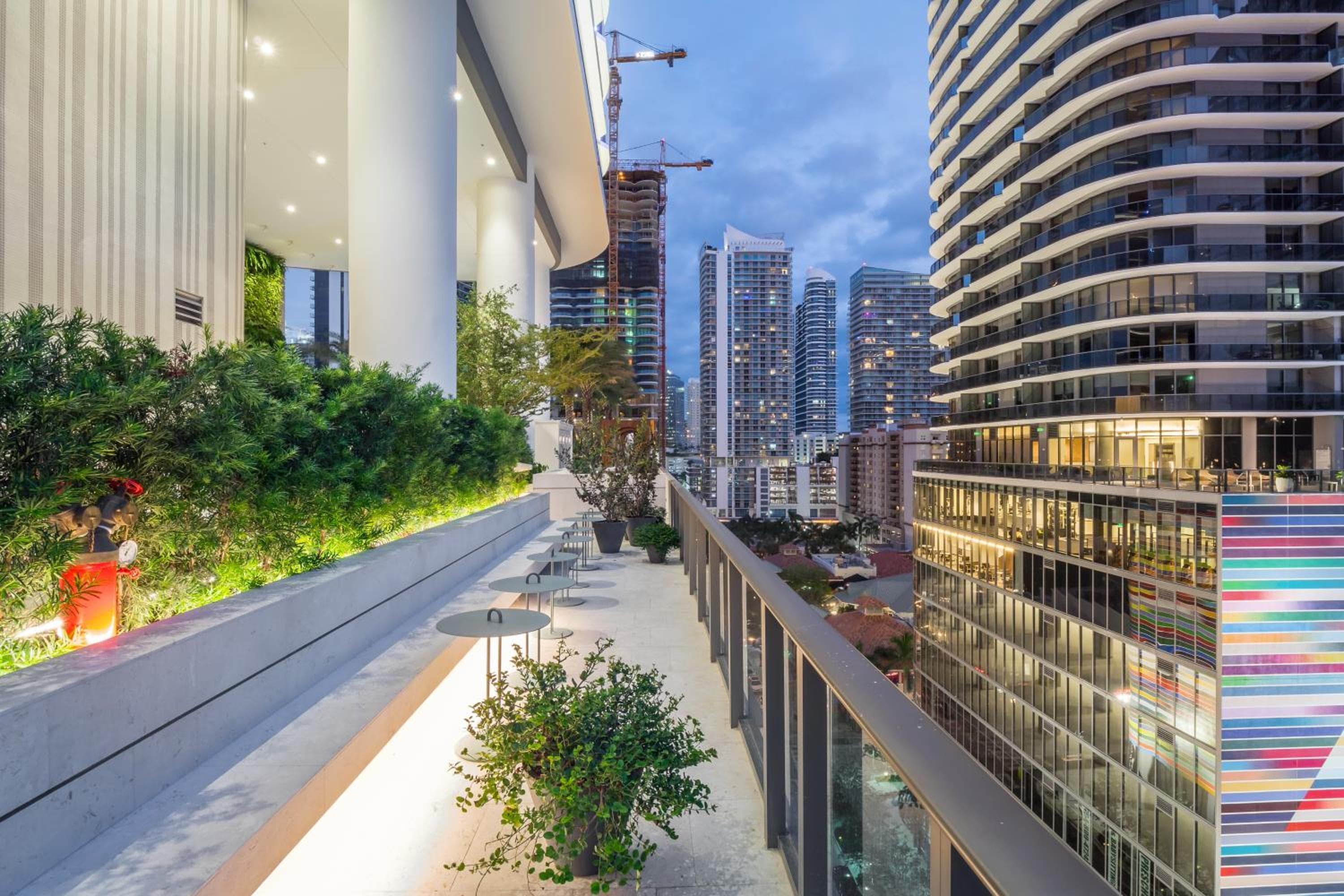 Suites im SLS Lux Brickell geführt von CE — 5