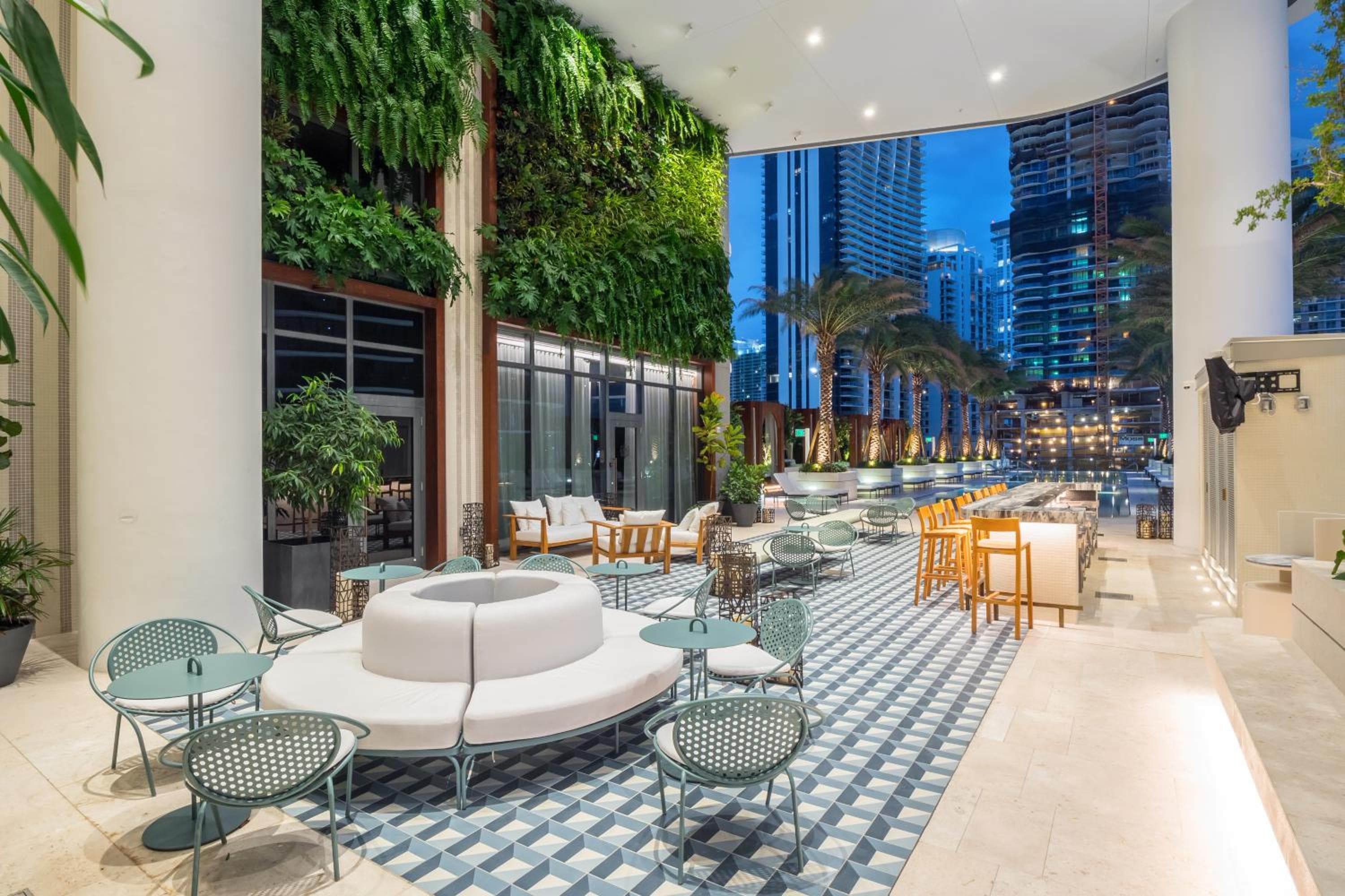 Suites im SLS Lux Brickell geführt von CE — 11