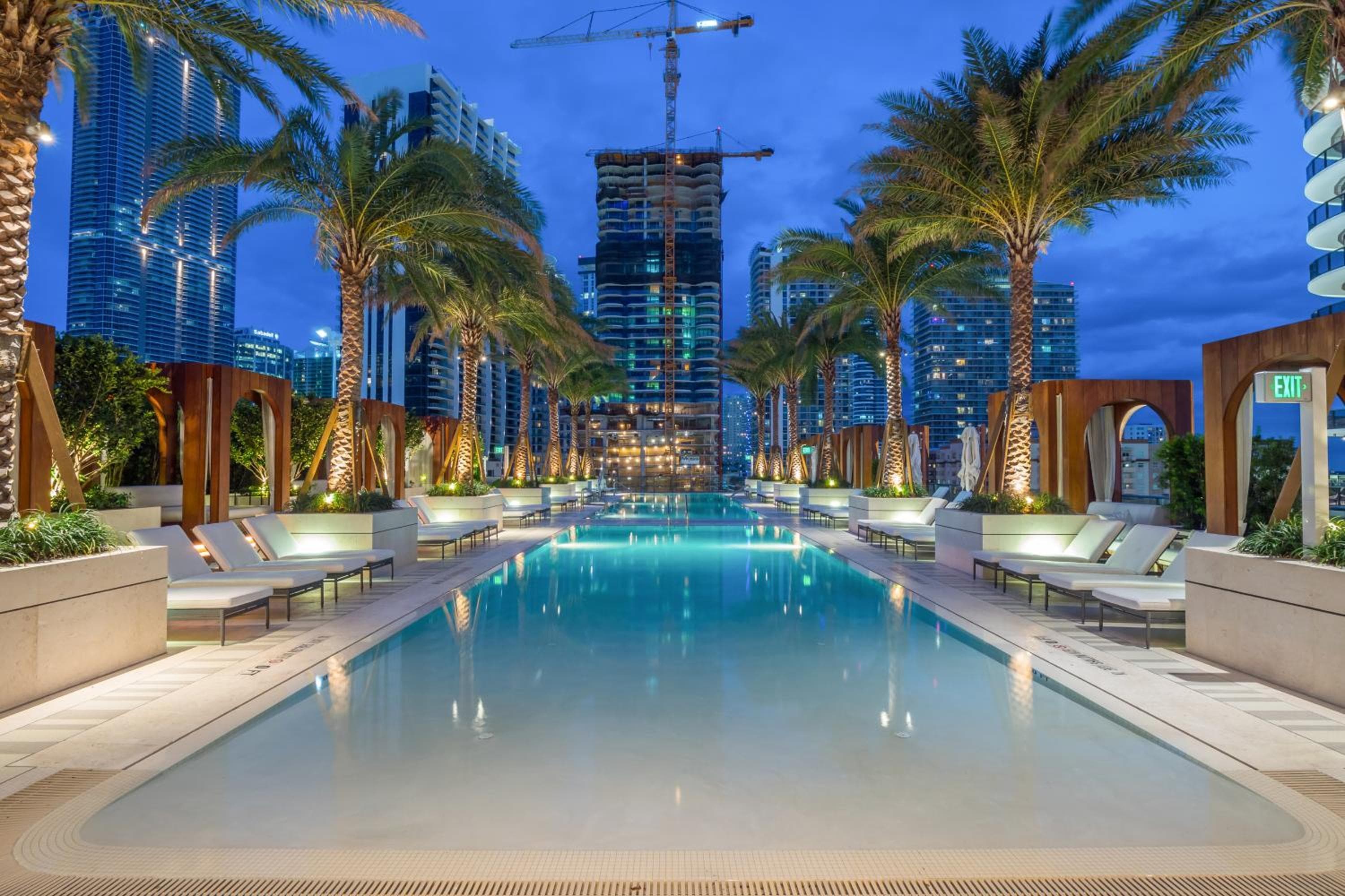 Suites im SLS Lux Brickell geführt von CE — 3