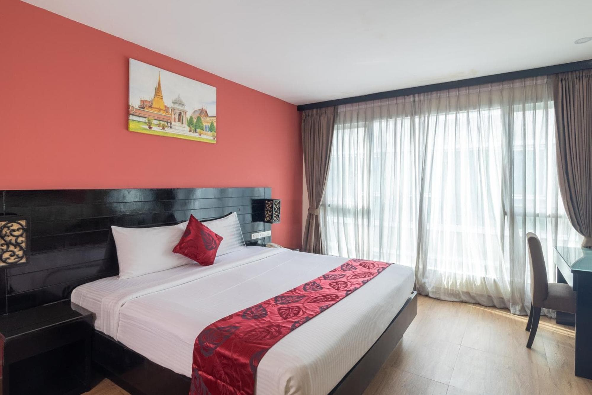 Boss Suites Nana Hotel — 11