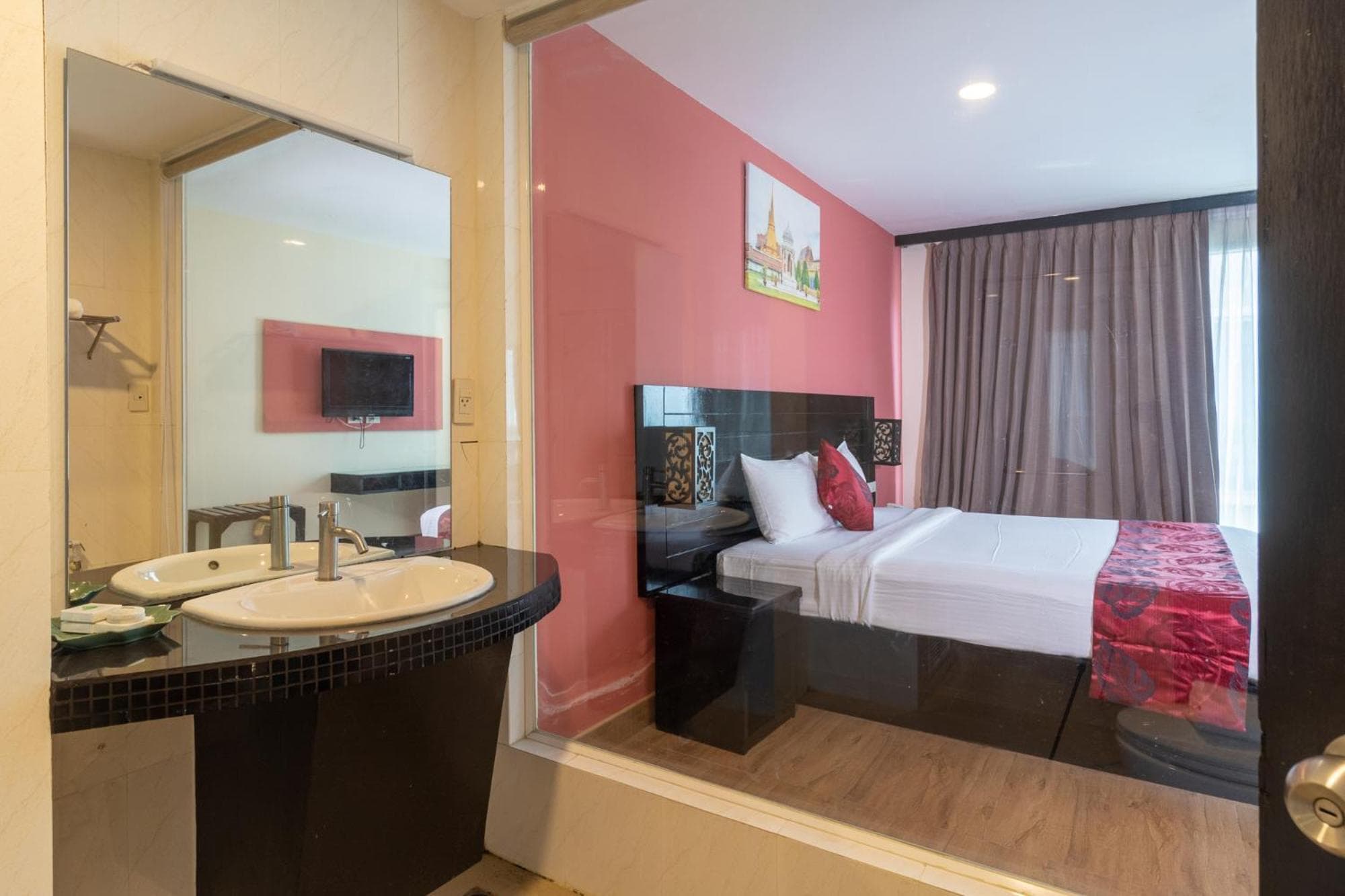 Boss Suites Nana Hotel — 29