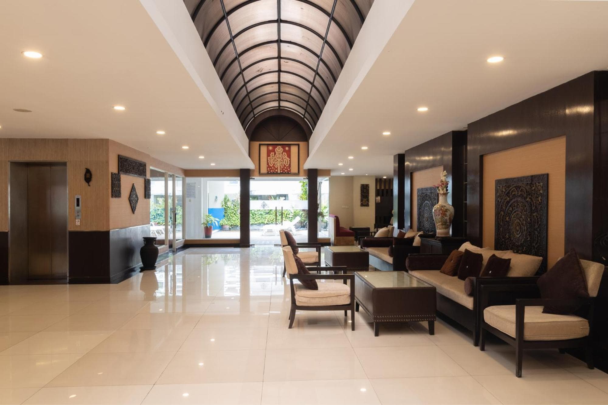 Boss Suites Nana Hotel — 7