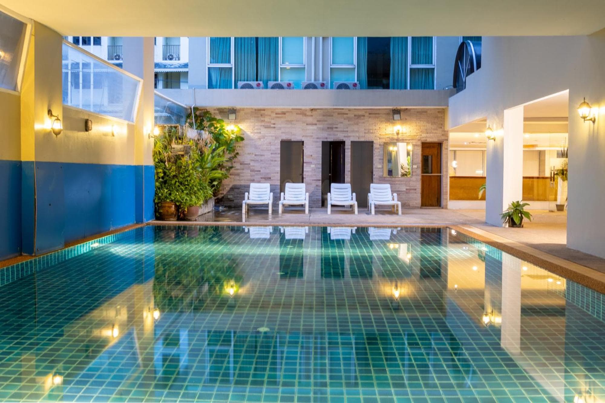 Boss Suites Nana Hotel — 4