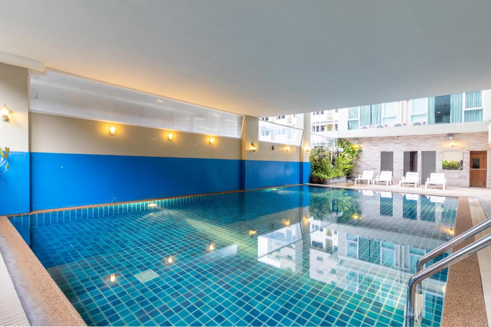 Boss Suites Nana Hotel — 13