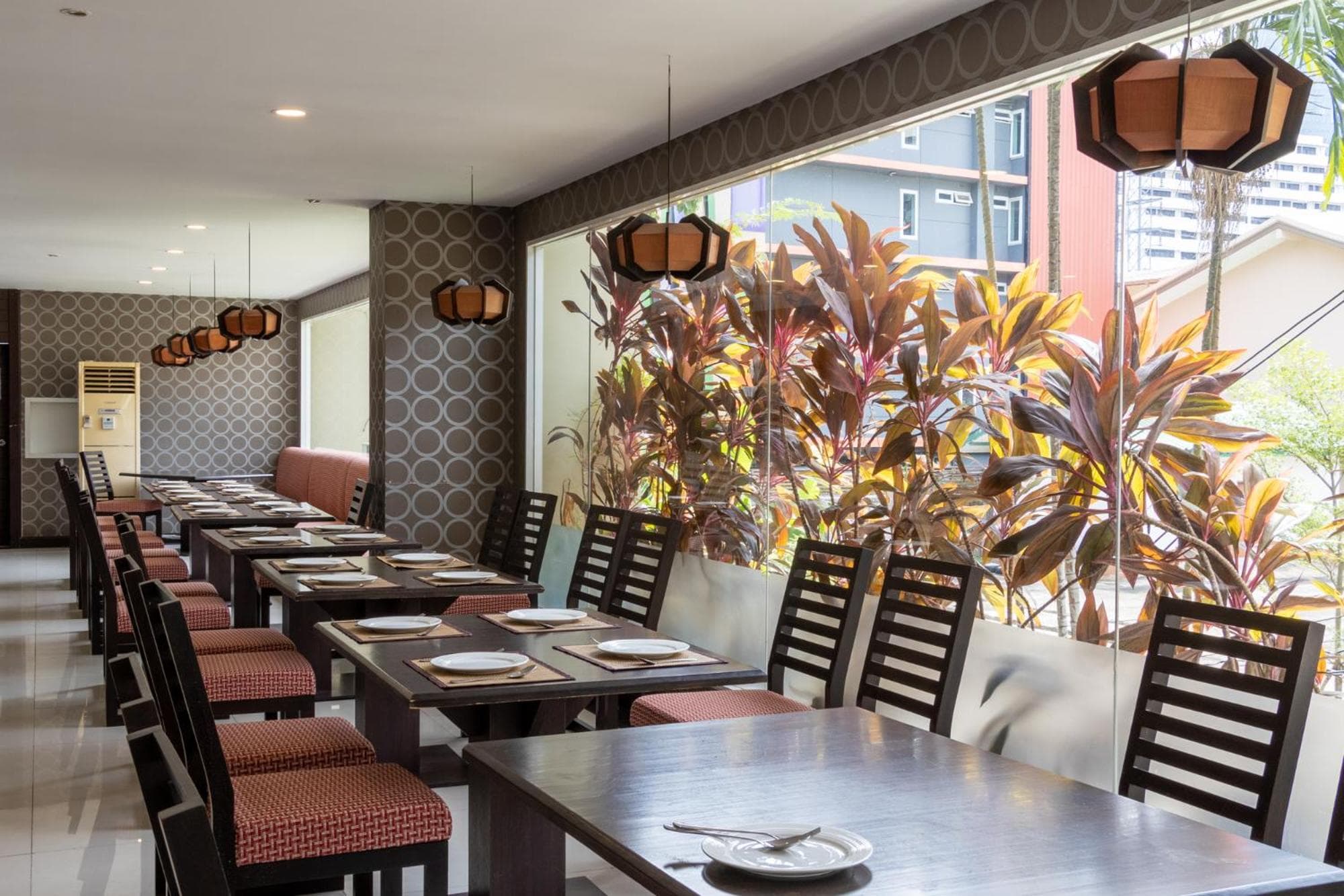 Boss Suites Nana Hotel — 8
