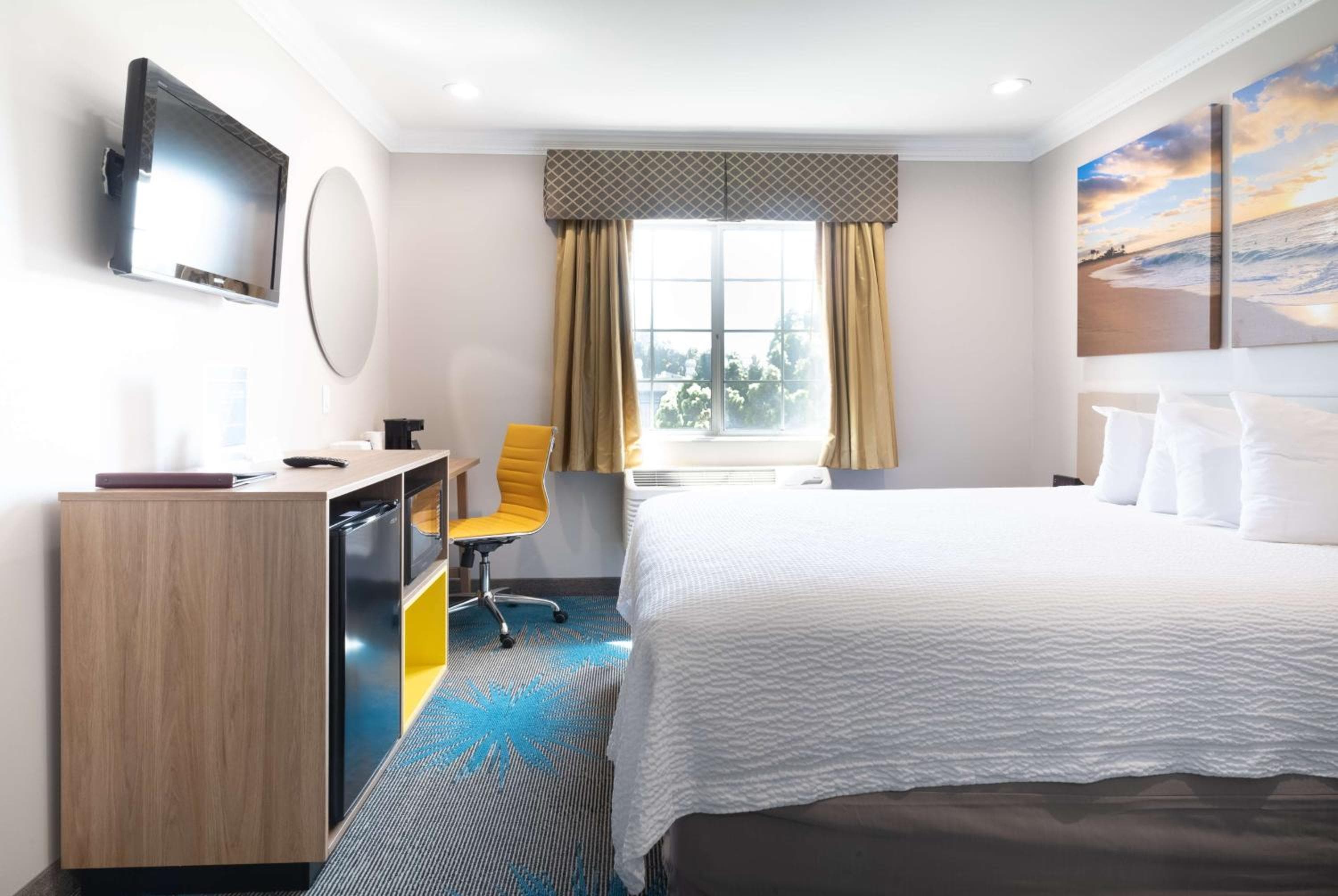 Days Inn by Wyndham Santa Monica — 15