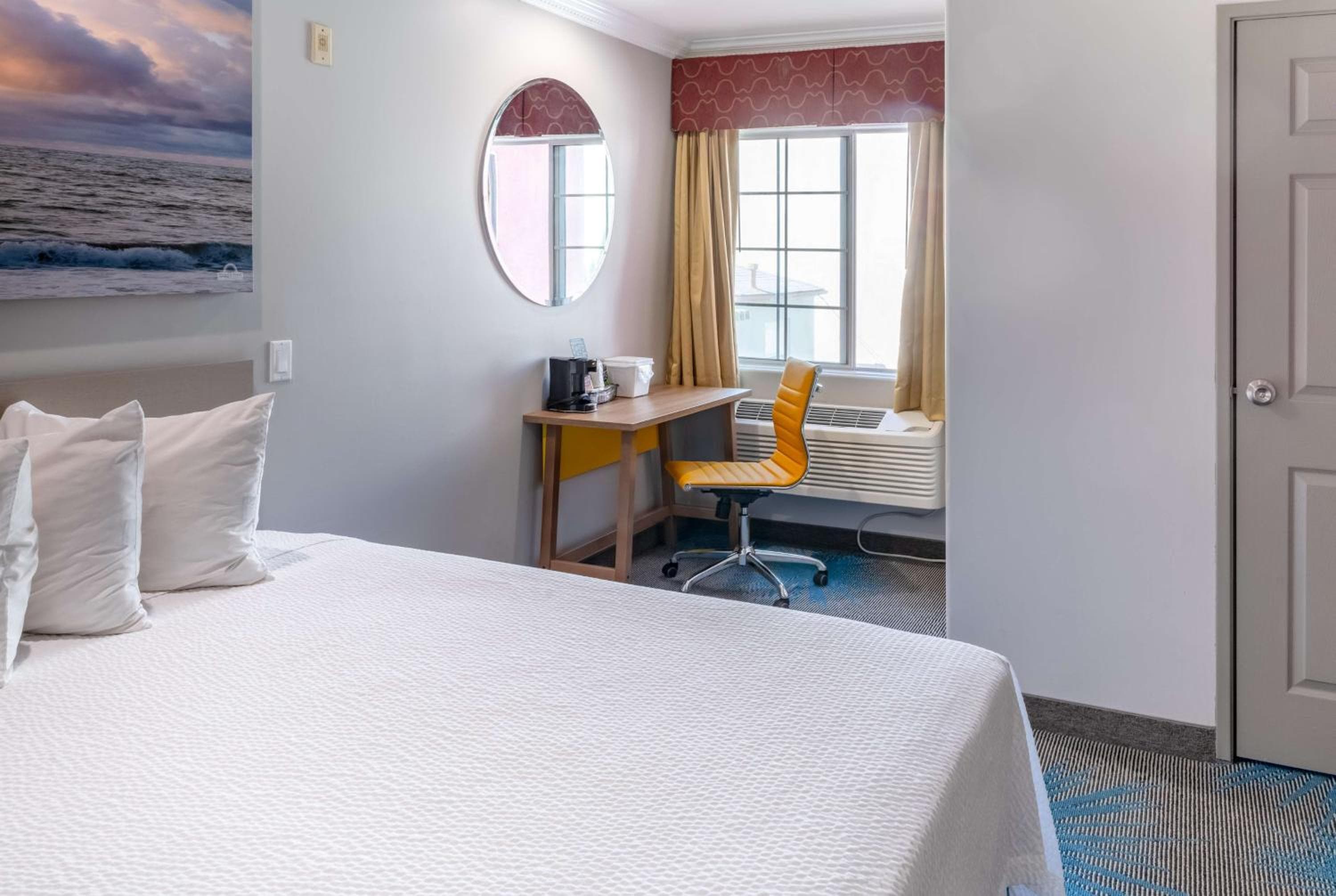Days Inn by Wyndham Santa Monica — 16