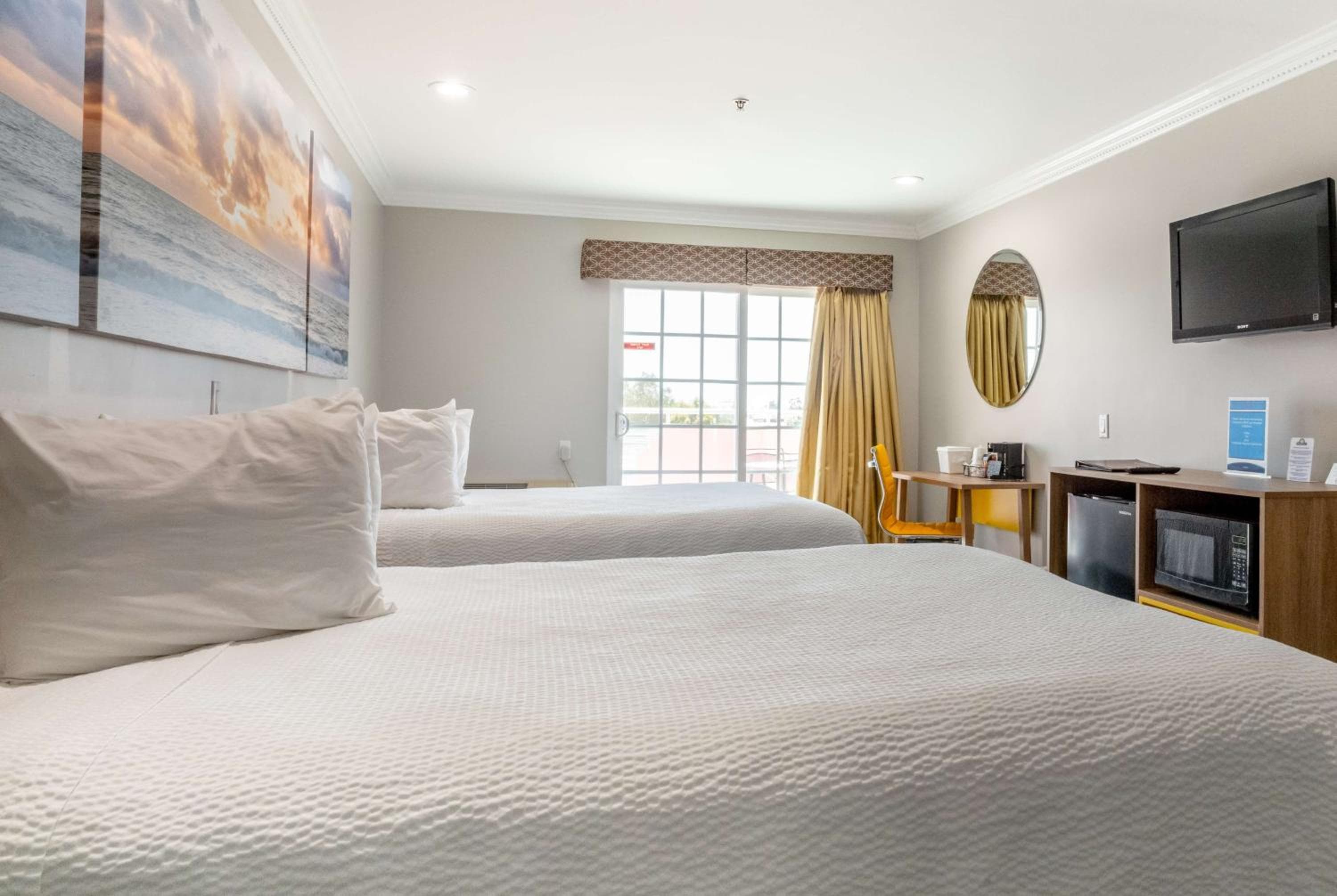 Days Inn by Wyndham Santa Monica — 20