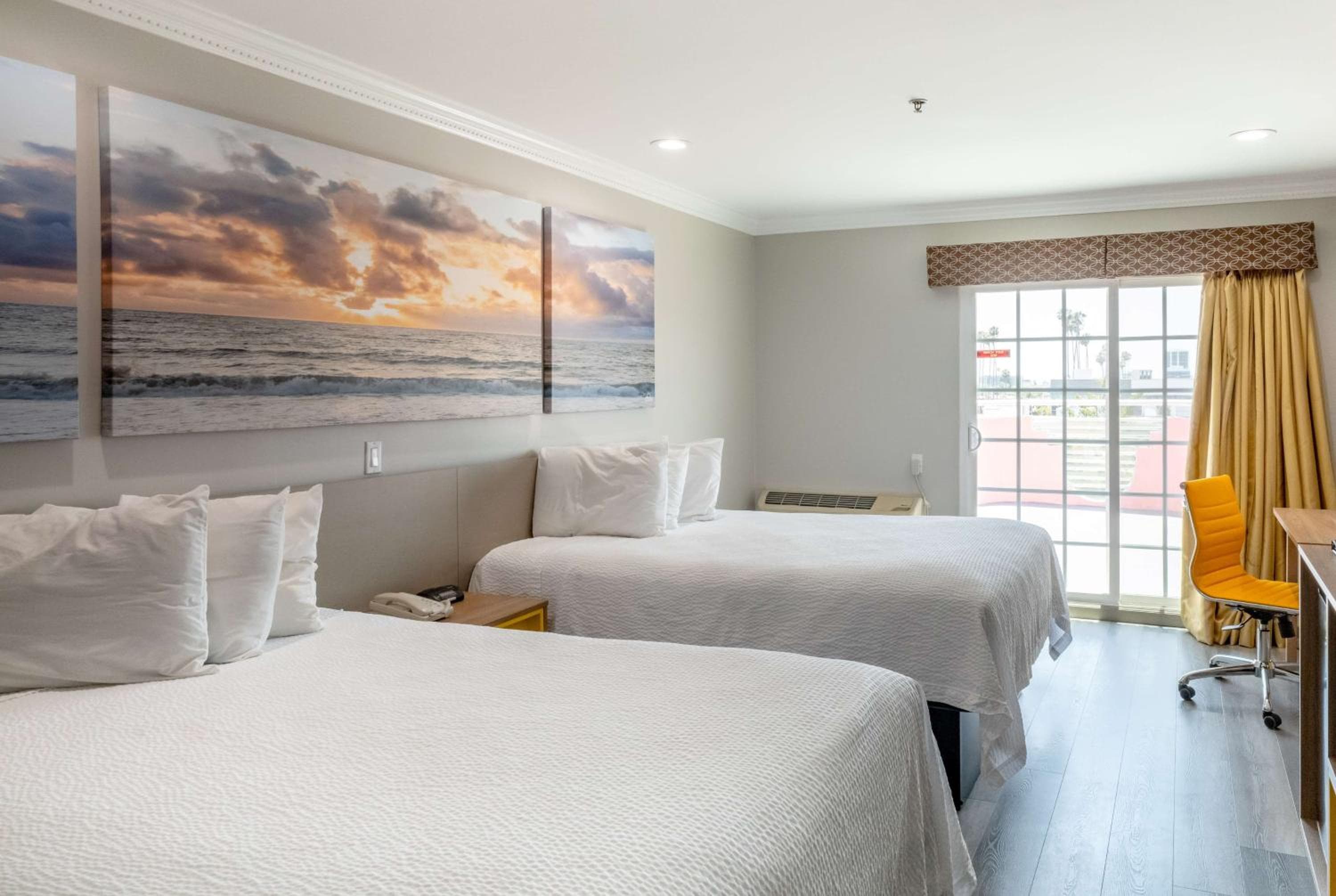Days Inn by Wyndham Santa Monica — 22