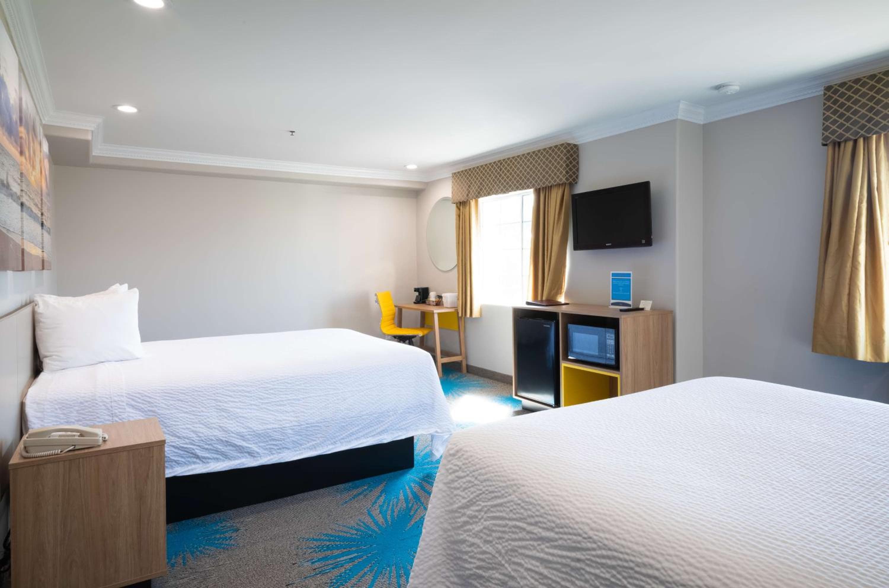 Days Inn by Wyndham Santa Monica — 26