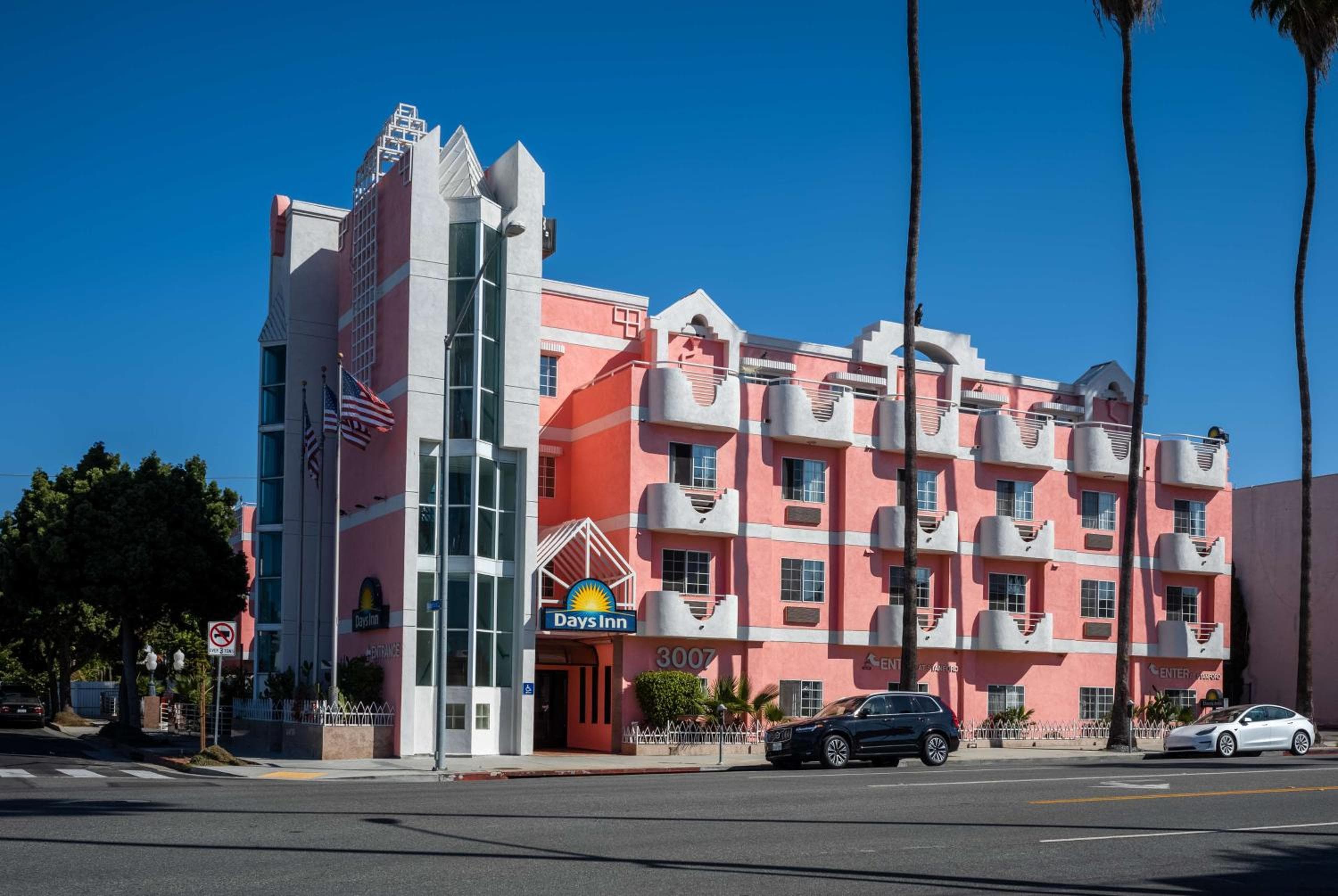 Days Inn by Wyndham Santa Monica — 2