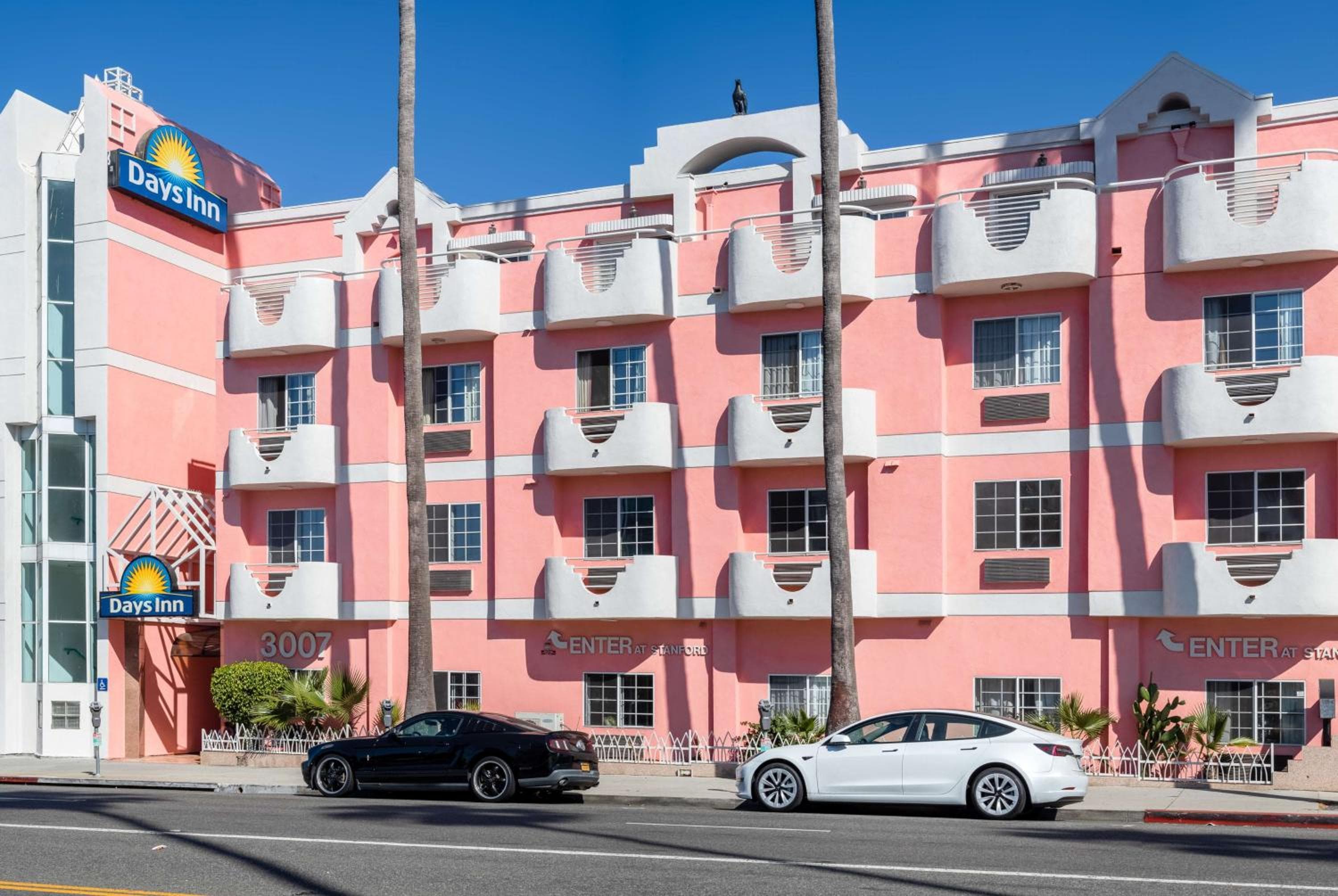 Days Inn by Wyndham Santa Monica — 3