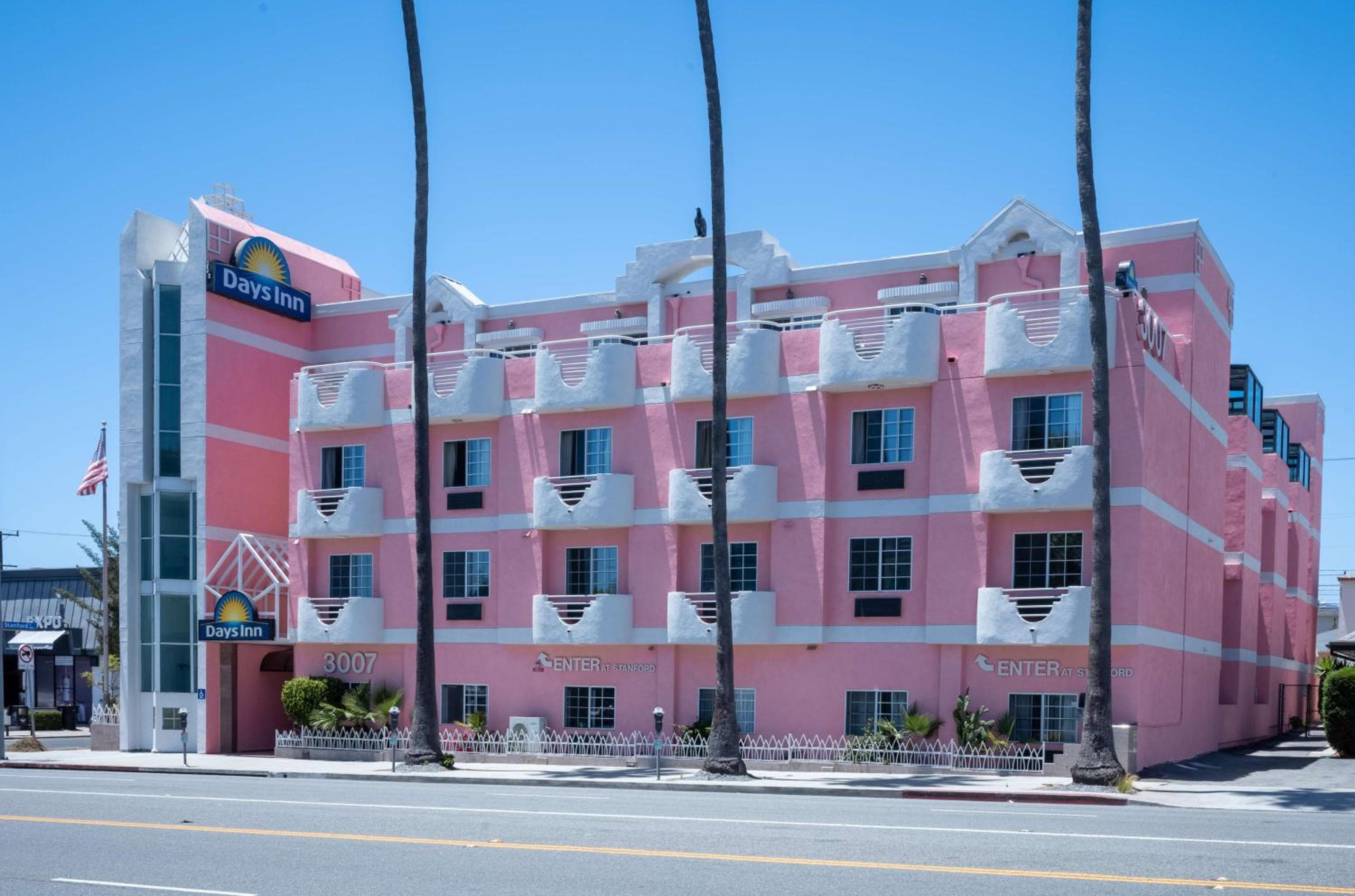 Days Inn by Wyndham Santa Monica — 4