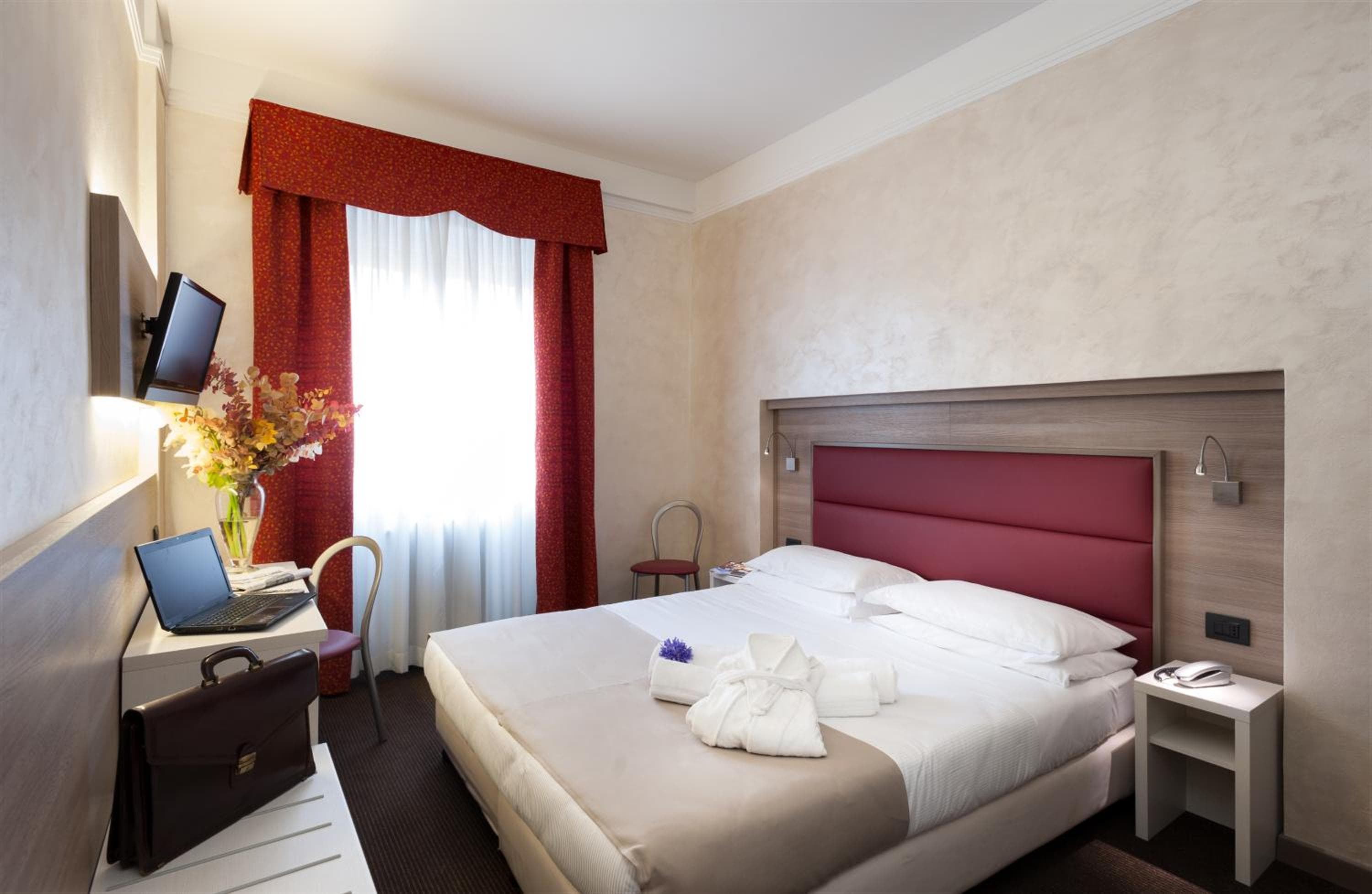 Hotel Gamma — 20