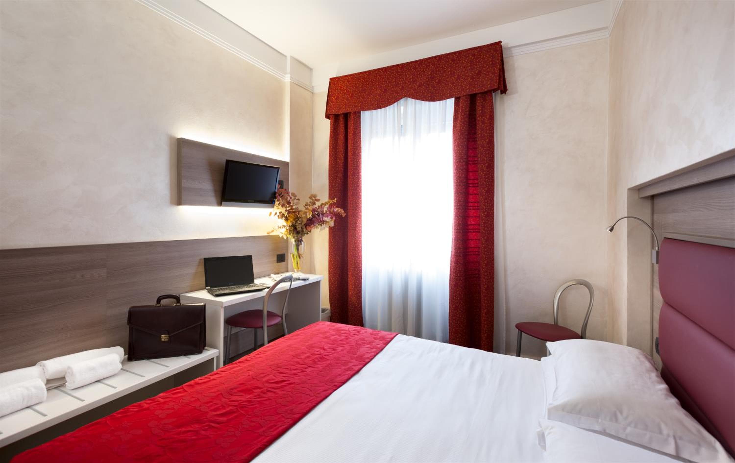 Hotel Gamma — 15