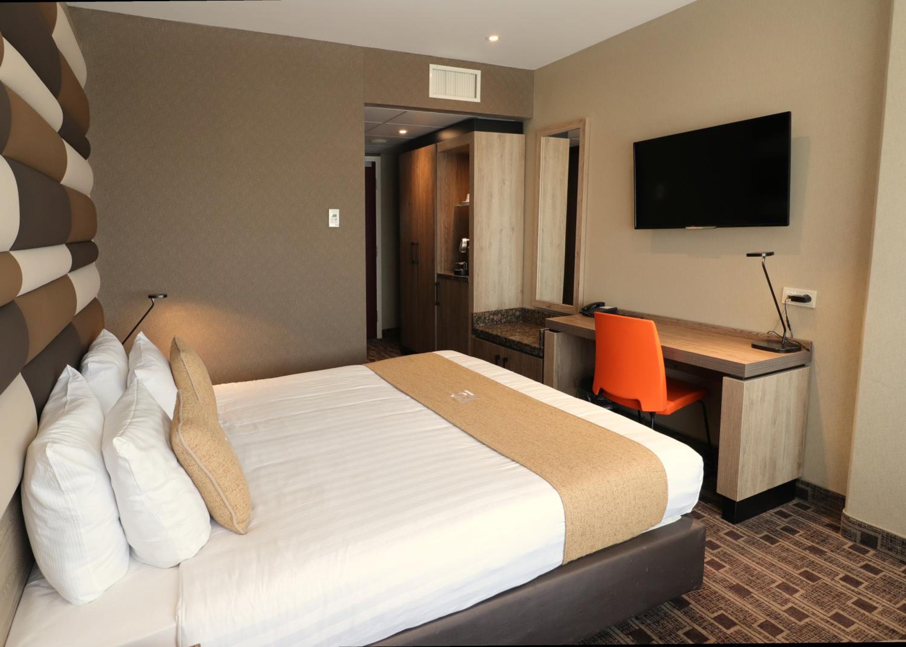XO Hotels Blue Tower — 3