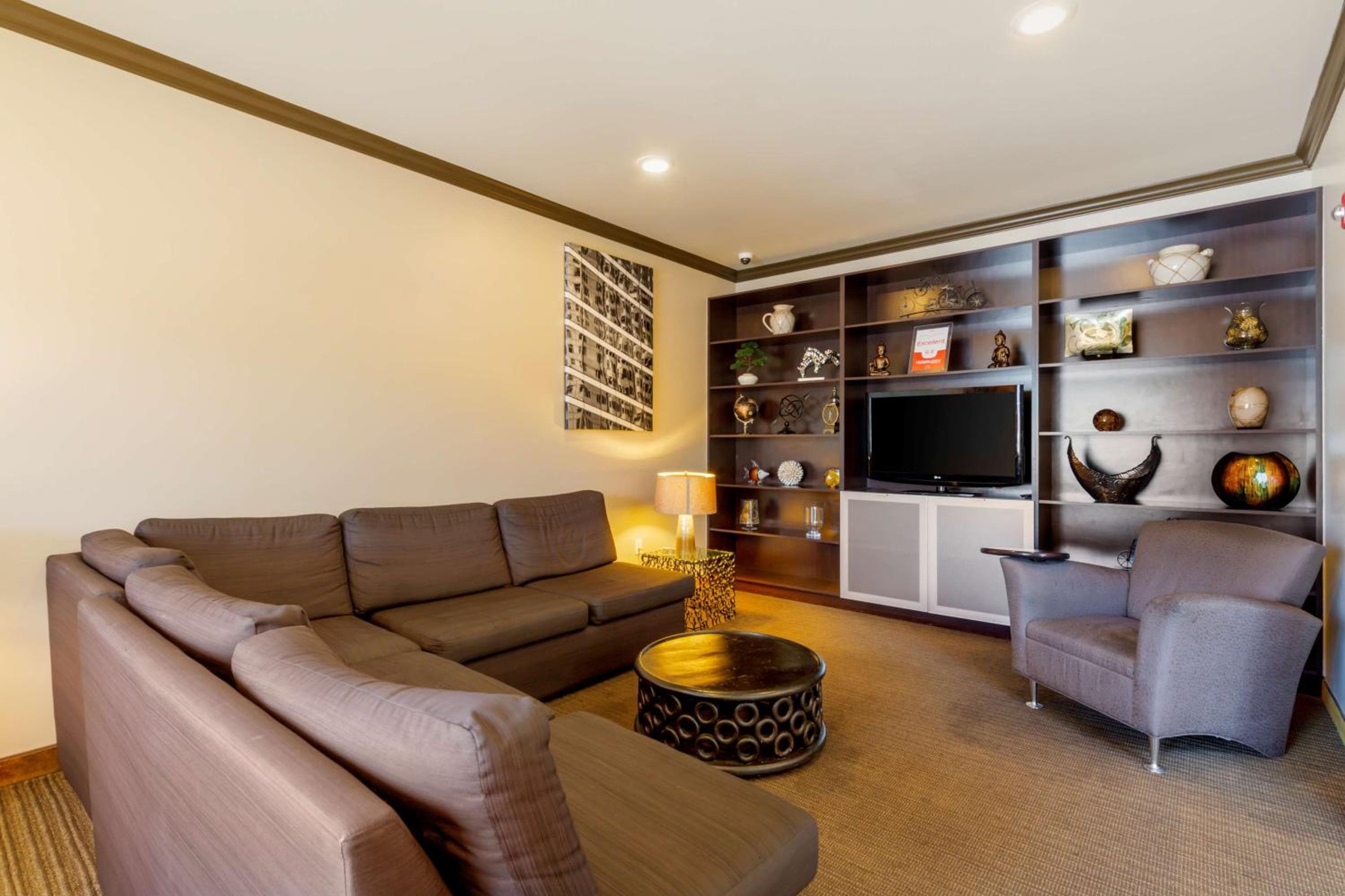 Best Western Plus Miami Airport North Hotel & Suites — 11